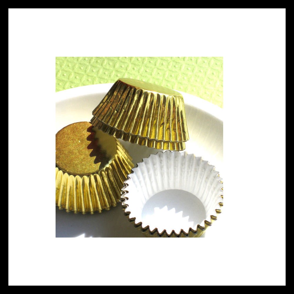 90 Gold Foil Cupcake Muffin Liners - Standard Size Baking Cups for Party, Wedding & Holiday Desserts - Perfect for Baking, Pastry Display & Special Occasions