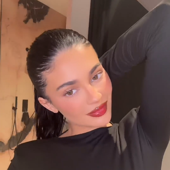 Kylie's Glossy Red Lipstick - Long Lasting Hydrating Lip Gloss for Women | Perfect for Date Night, Parties & Everyday Wear