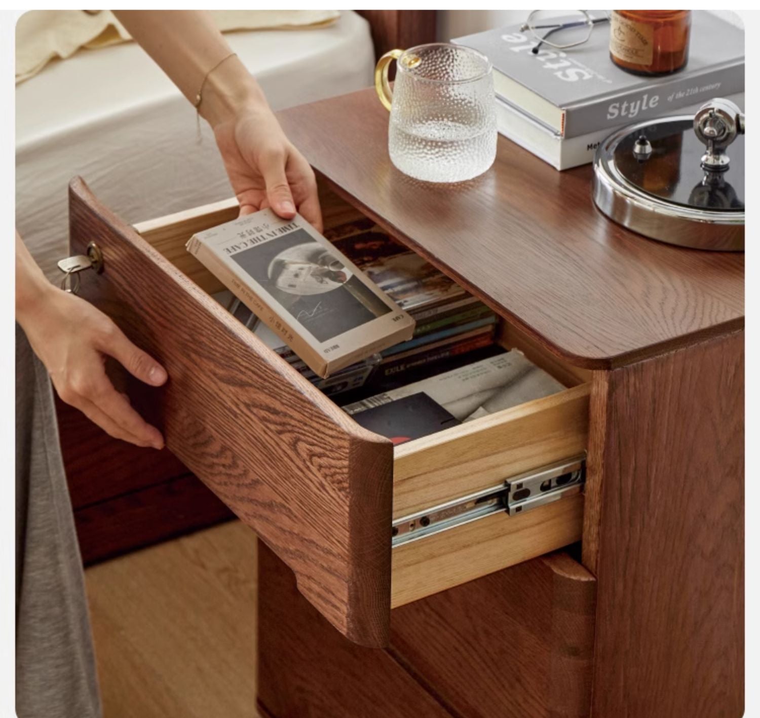 Solid Oak Wood Nightstand with Lock - Stylish and Secure Bedside Table for Bedroom Decor