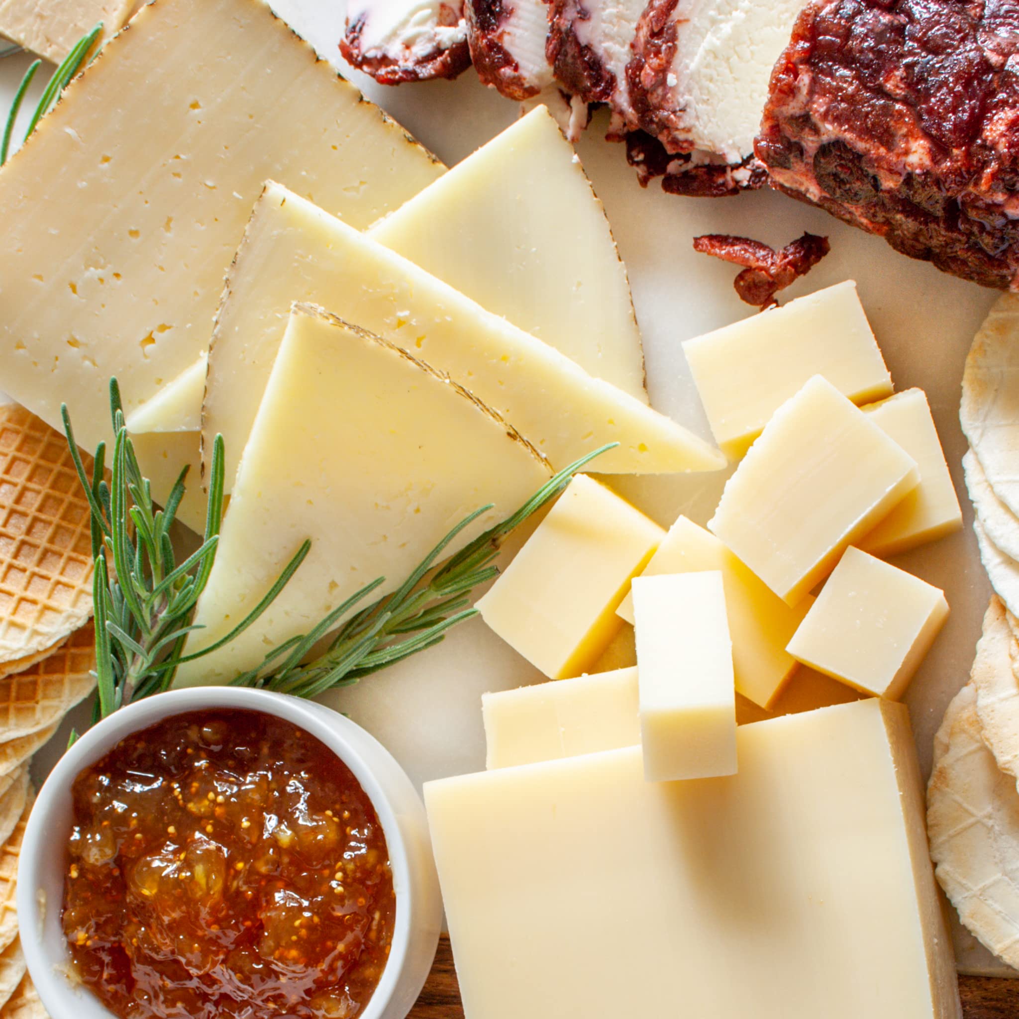 Premium International Gourmet Gift Box - Artisan Delicacies from England, Spain, Switzerland, USA, France, Italy, Greece & New Zealand | Perfect for Corporate Gifts, Holiday Presents & Luxury Food Baskets