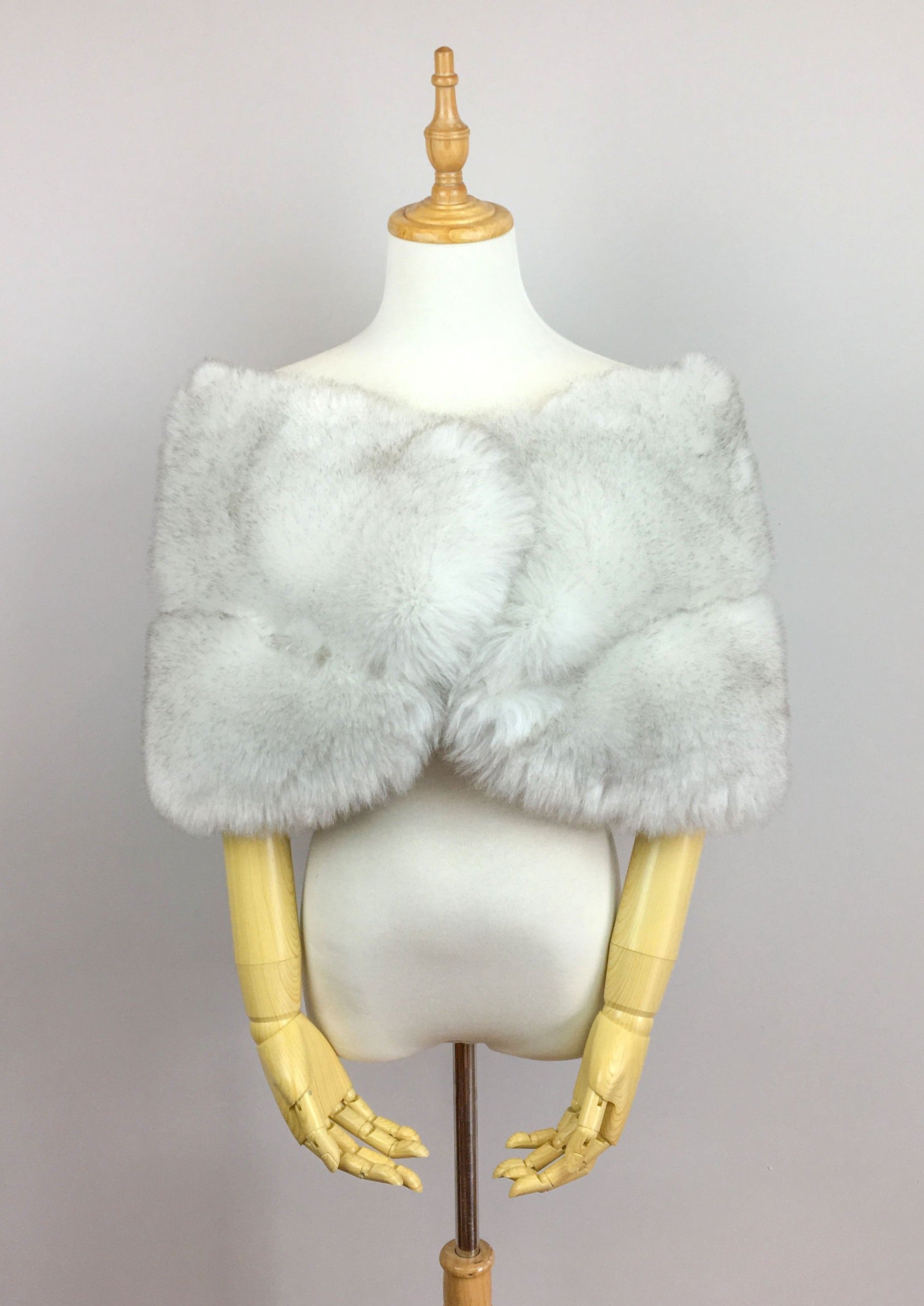 Light Grey with Black Tips Silver Fur Wrap - Luxurious Faux Fur Shawl & Scarf for Women, Perfect for Winter Fashion, Parties, and Evening Events (Penelope LGry07)