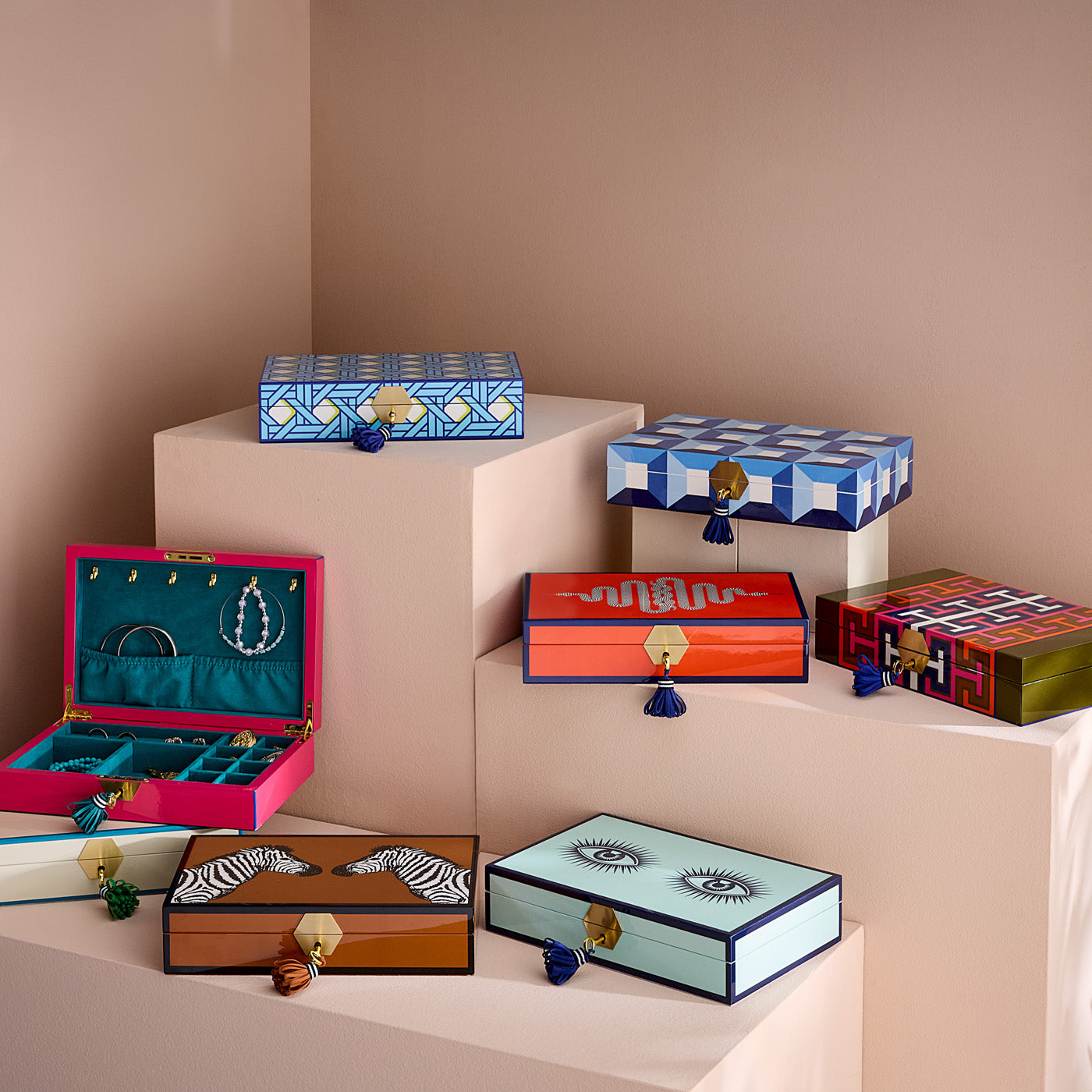 Le Wink Lacquer Jewelry Box - Elegant Storage for Rings, Necklaces & Earrings - Perfect for Bedroom Vanity, Wedding Gifts & Travel Organizer