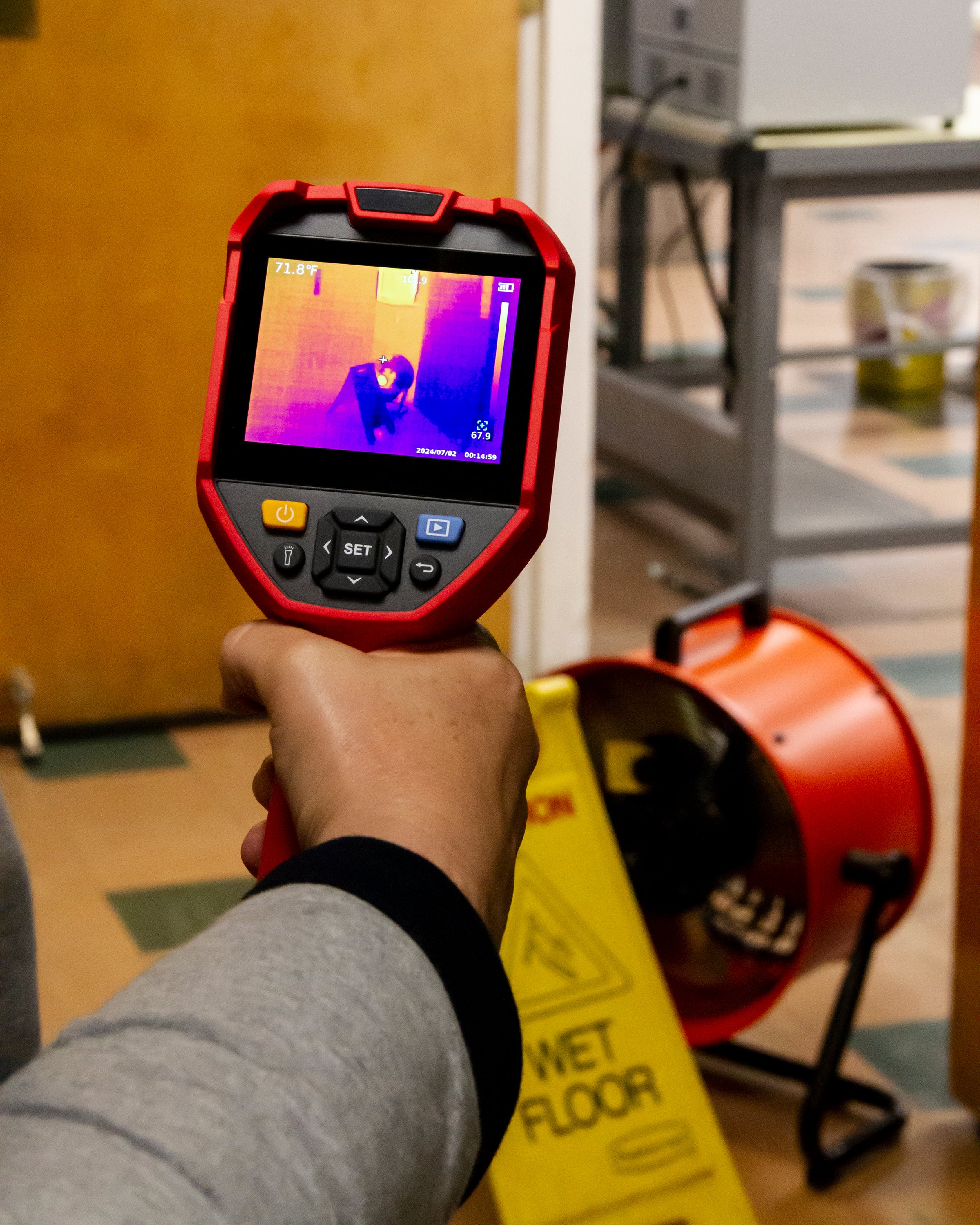 High Resolution 320x240 (76,800 Pixels) Thermal Imaging Camera IRTC800 - Perfect for Home Inspection, Electrical Maintenance & HVAC Diagnostics
