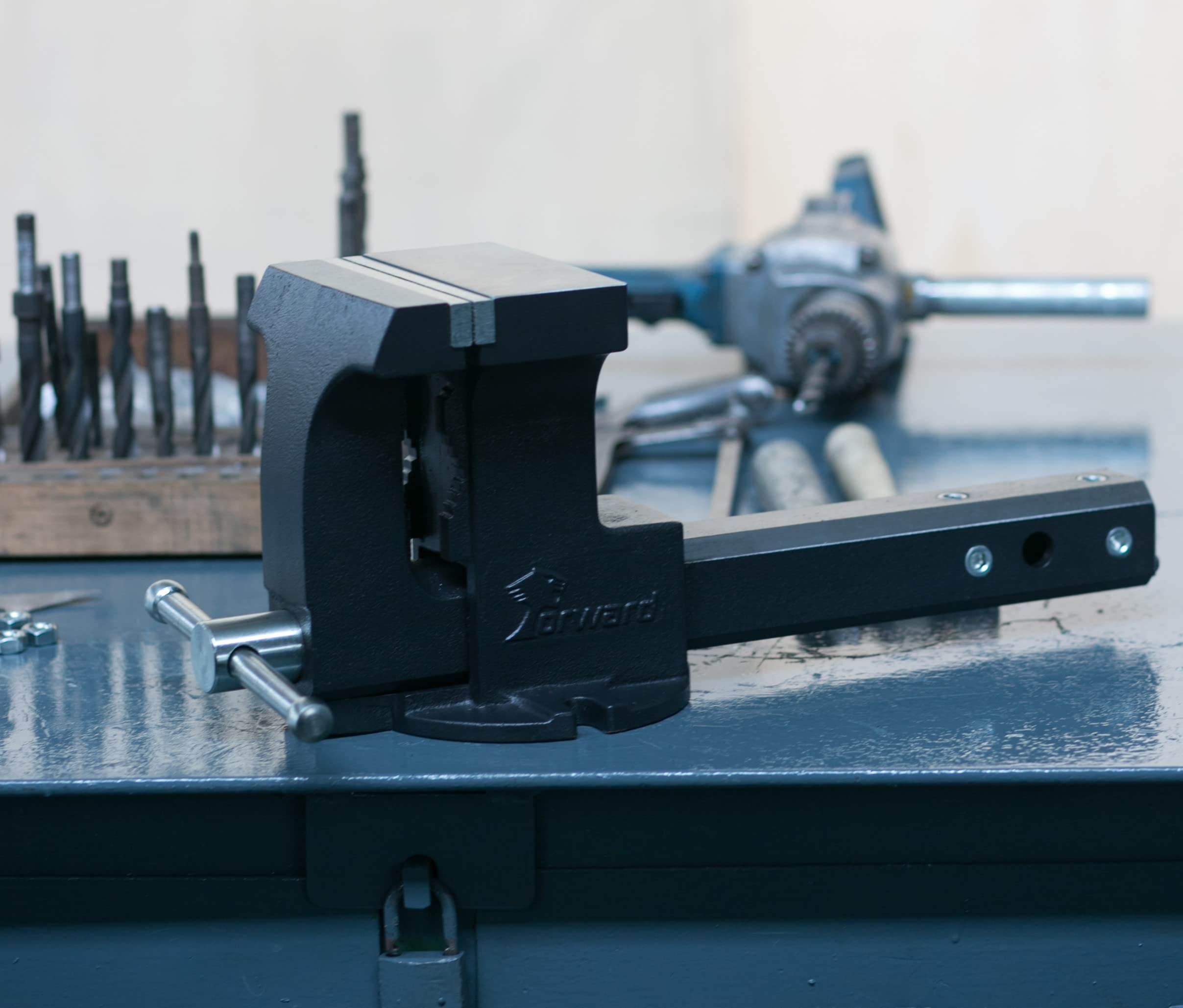 6-Inch Heavy Duty Truck Hitch Vise - 1705A Bench Vise Mount for 2