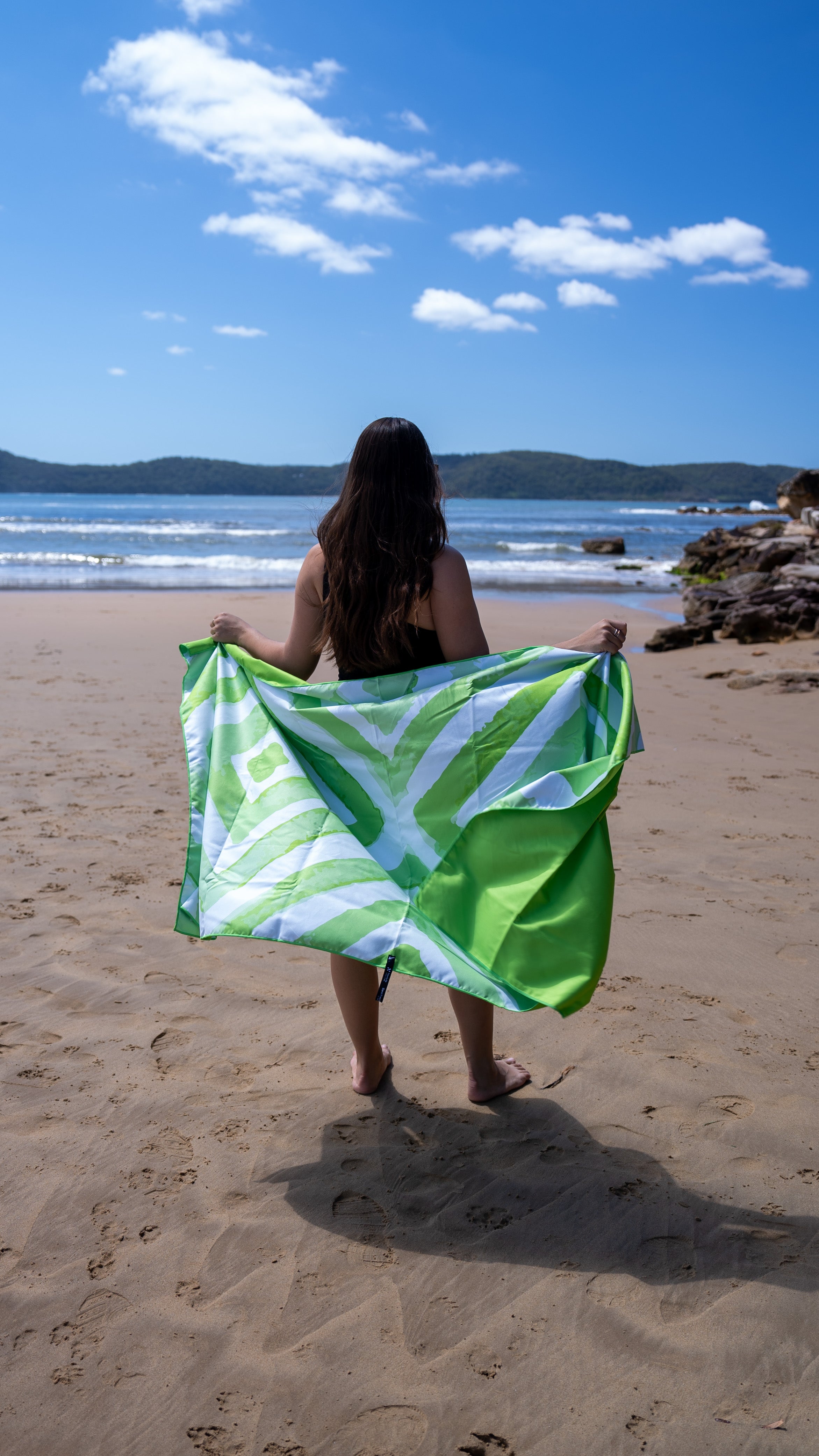 Premium Large Beach Towel with Pouch - Soft, Absorbent & Quick-Dry for Pool, Sand & Sunbathing - Perfect for Beach, Vacation & Outdoor Activities