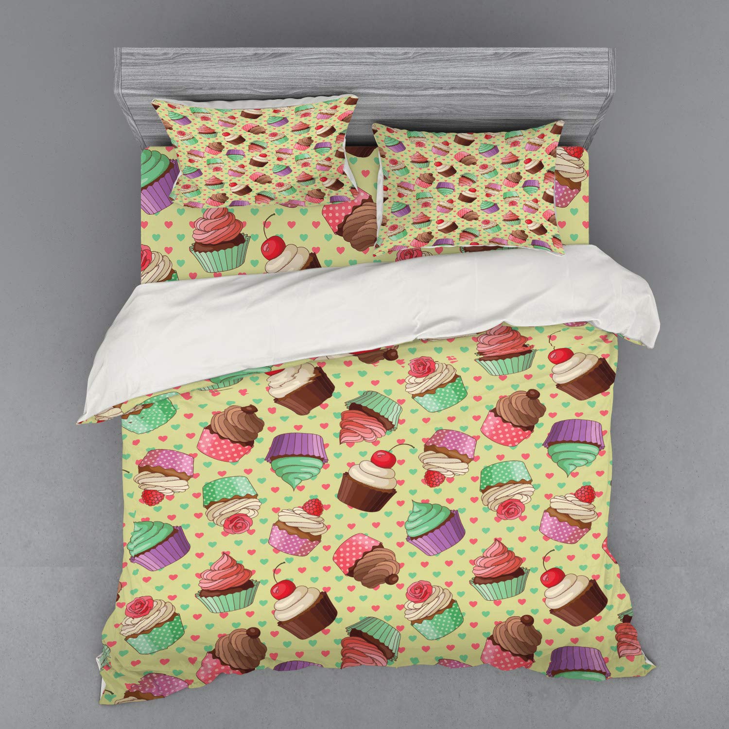 Ambesonne King Size 4-Piece Coffee Duvet Cover Set with Shams & Fitted Sheet - Coffee Shop Inspired Cupcake & Polka Dot Hearts Design, Multicolor Bedding for Coffee Lovers - Perfect for Bedroom Decor, Housewarming Gift & Cozy Cafe-Themed Home Decor