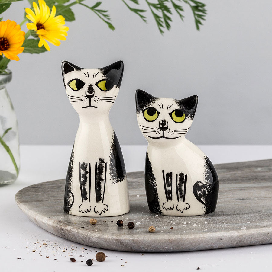 Stylish Black and White Cat Salt and Pepper Shakers Set - Ceramic Kitchen Seasoning Dispensers - Perfect for Dining Table, Housewarming Gifts & Cat Lovers' Collections