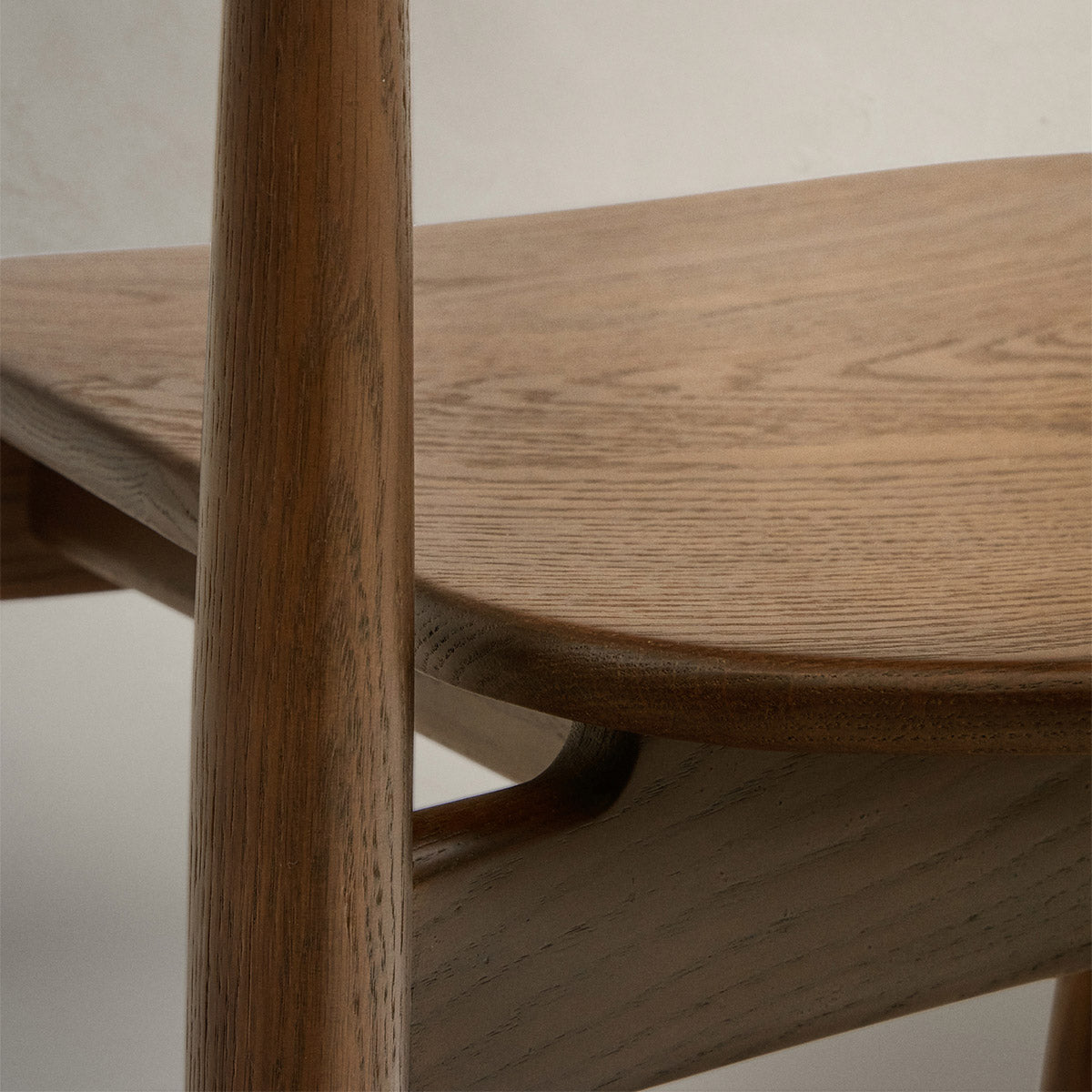 Modern Fondes Dining Chair - Sturdy Wooden Frame & Comfortable Upholstered Seat - Perfect for Kitchen, Dining Room, and Breakfast Nook - Elegant Home Decor Furniture
