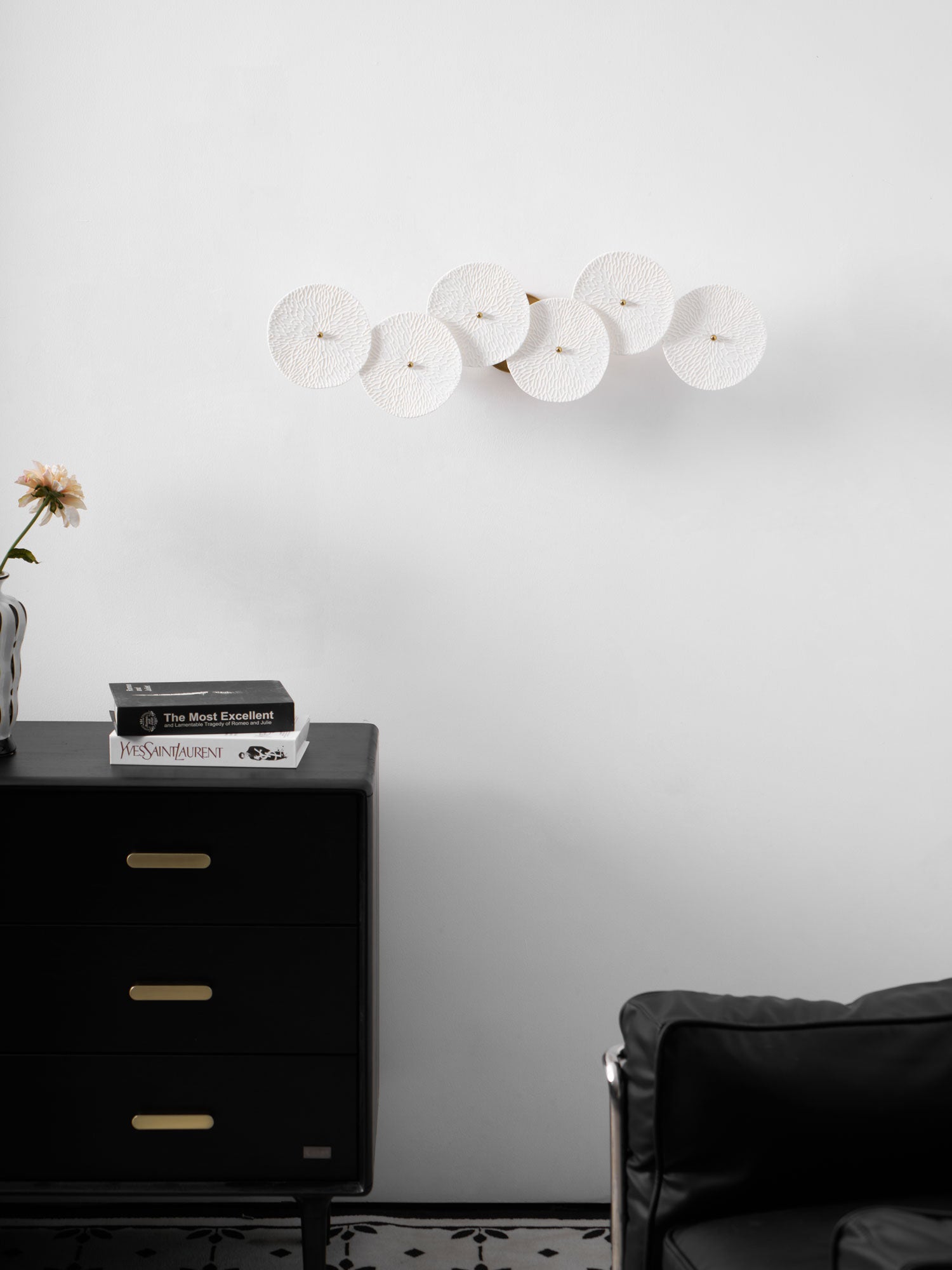 Lotus Petal Wall Light - Elegant Floral Sconce for Bedroom, Living Room & Home Decor - Perfect for Creating a Relaxing Ambiance