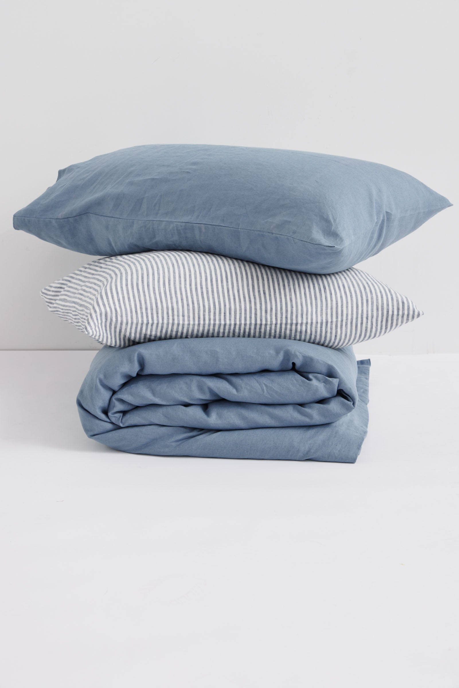 Premium 100% Linen Pillowcases - Soft & Breathable Ocean Stripe Design for Bedroom & Home Decor - Perfect for Hot Sleepers & Allergy Relief