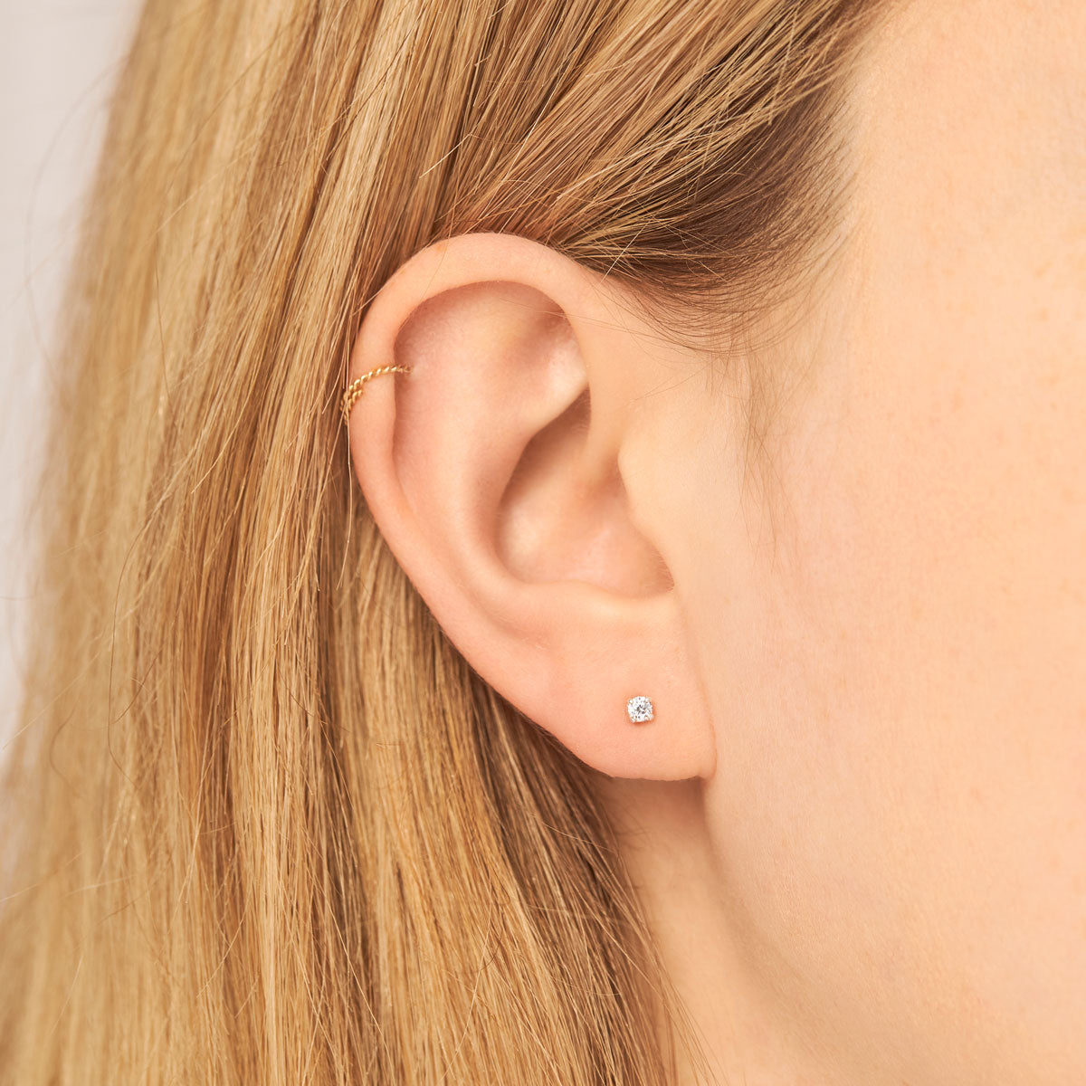 Exquisite Crystal Stud Earrings for Women - Sparkling Elegant Jewelry for Daily Wear & Special Occasions