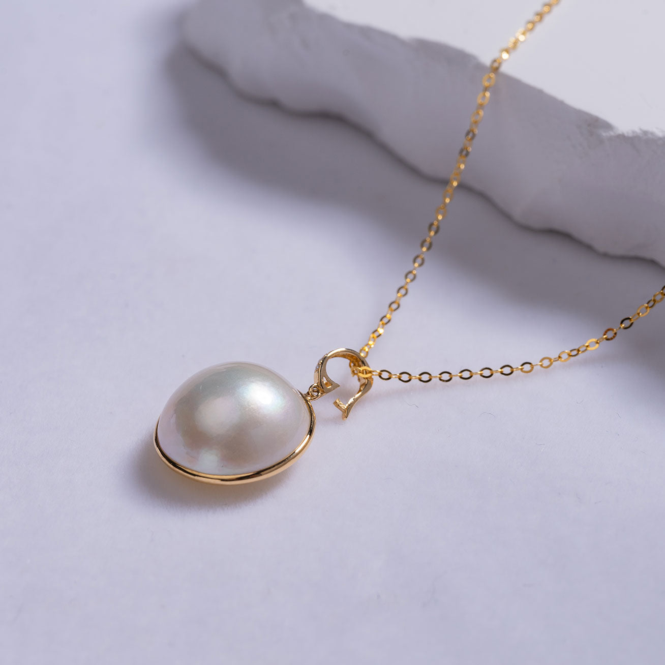 18K Gold Diamond Mabe Pearl Pendant Necklace for Women | Elegant Dome Pearl Jewelry Gift for Anniversary, Wedding & Special Occasions