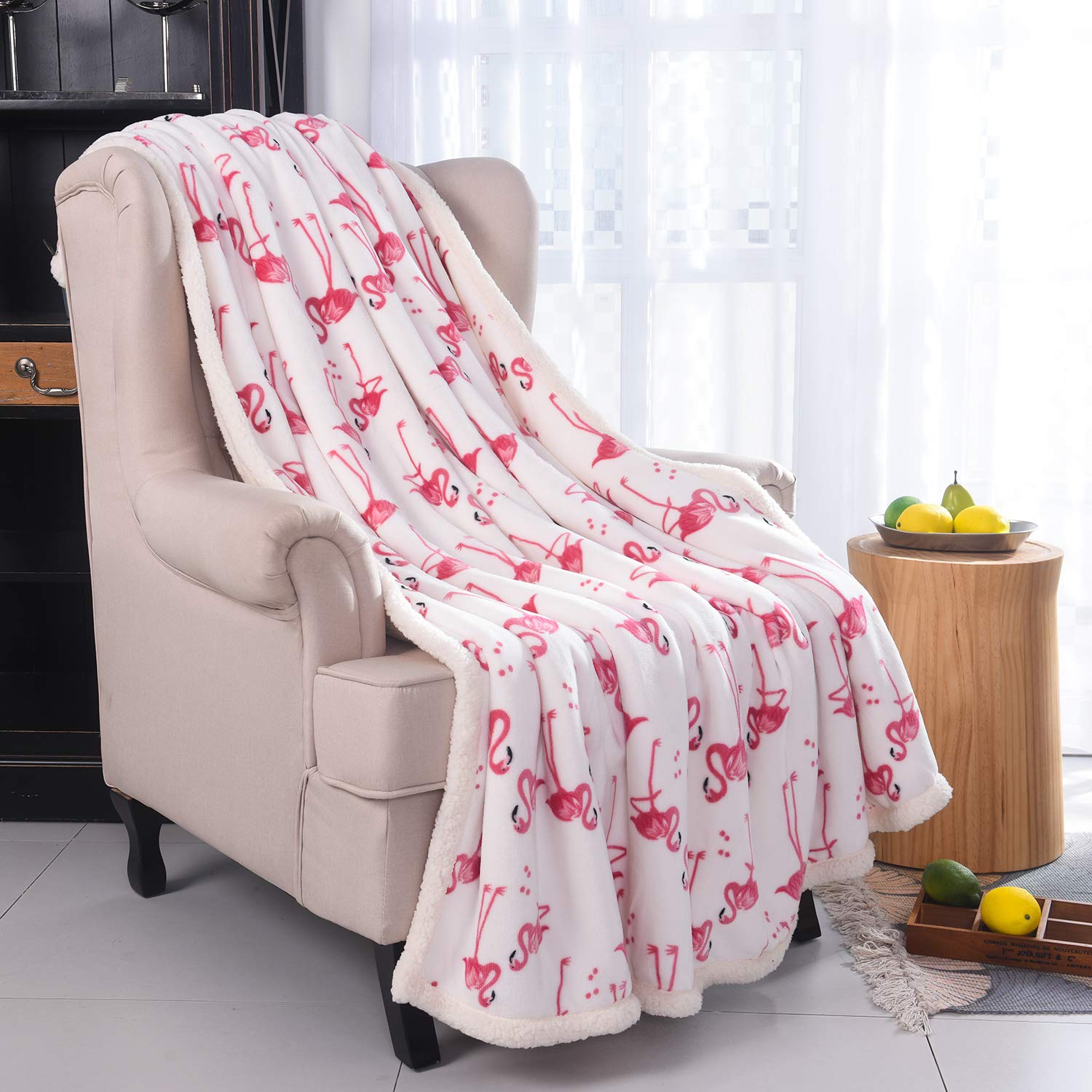 Soft Flamingo Plush Blanket for Women & Girls - Cozy Fluffy Throw Blanket for Bed, Couch & Travel - Perfect Gift for Kids 6-10 Years Old - White Flamingo Themed Blanket for Birthday, Christmas & Home Decor