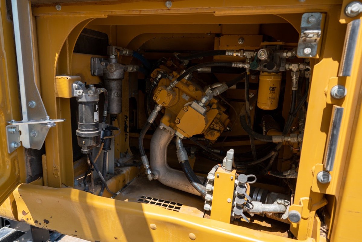 2016 Caterpillar Excavator Heavy Duty Construction Equipment - 7927 Hours | Ideal for Mining, Trenching & Demolition Projects