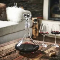 Premium 0.75L Glass Decanter for Wine & Liquor - Elegant Crystal Carafe with Aerating Stopper - Perfect for Home Bar, Dinner Parties & Gift Giving