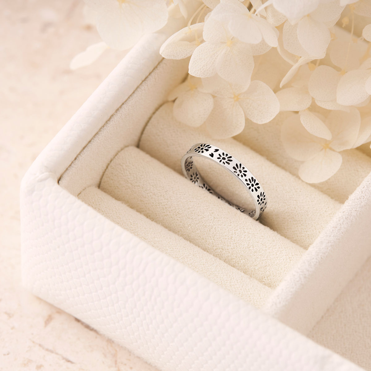 Delicate Daisy Ring - Sterling Silver Floral Jewelry for Women, Elegant Gift for Her - Perfect for Weddings, Anniversaries & Everyday Wear