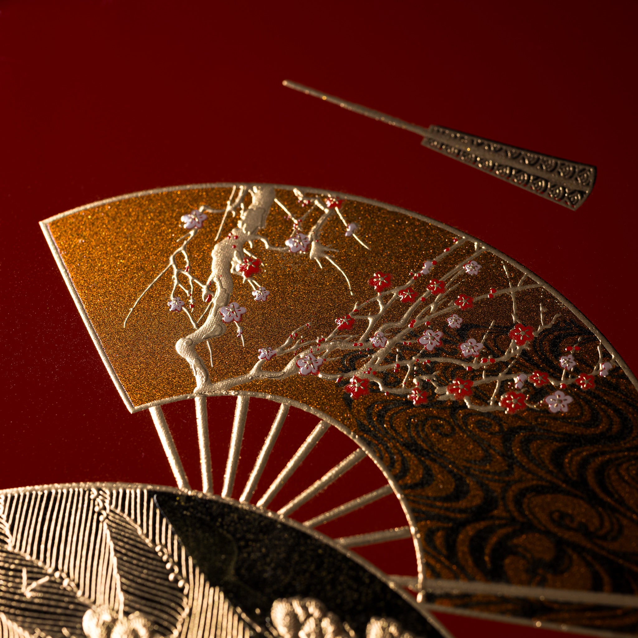 Modern Yamanaka Lacquerware Tray - Handcrafted Gold Fan Design - 30cm Round Serving Tray - Perfect for Tea Ceremony, Sushi Presentation & Home Decor