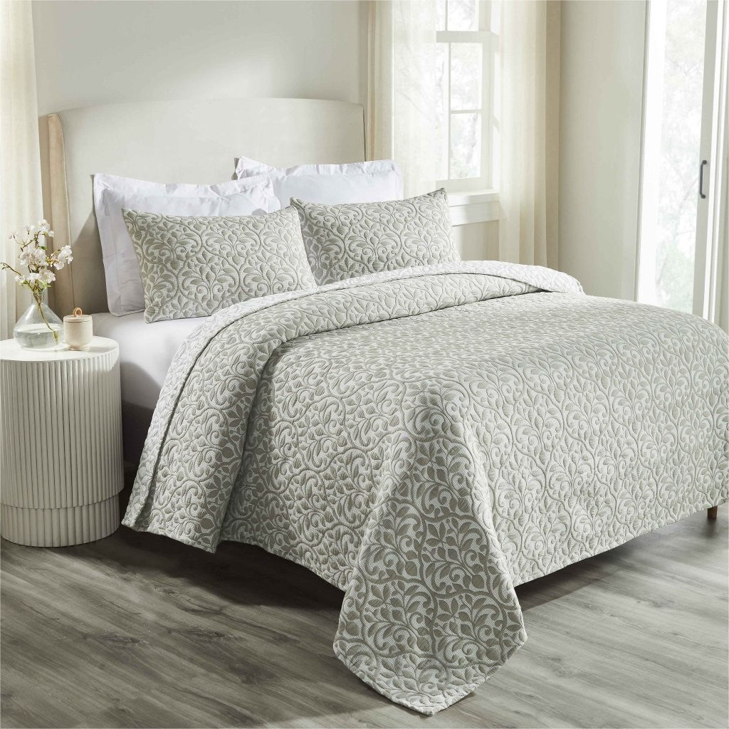 Premium Vineyard Cotton Blend Medium Weight Matelasse Woven Coverlet - Soft Bedspread for Master Bedroom, Guest Room & Luxury Hotels
