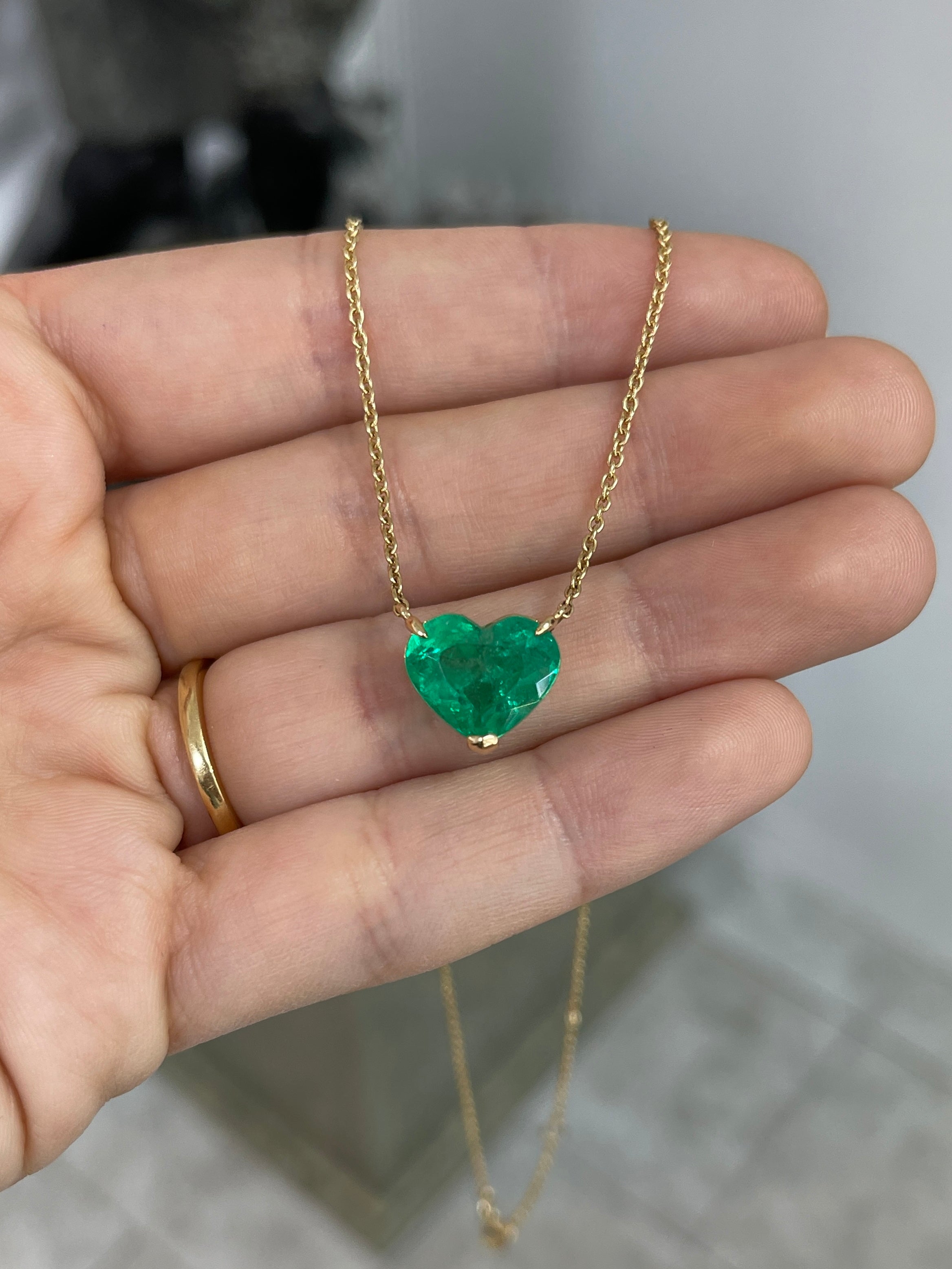 5.77 Carat Colombian Emerald Heart Cut Solitaire 18K Gold Necklace for Women - Elegant Jewelry Gift for Anniversary, Valentine's Day & Special Occasions