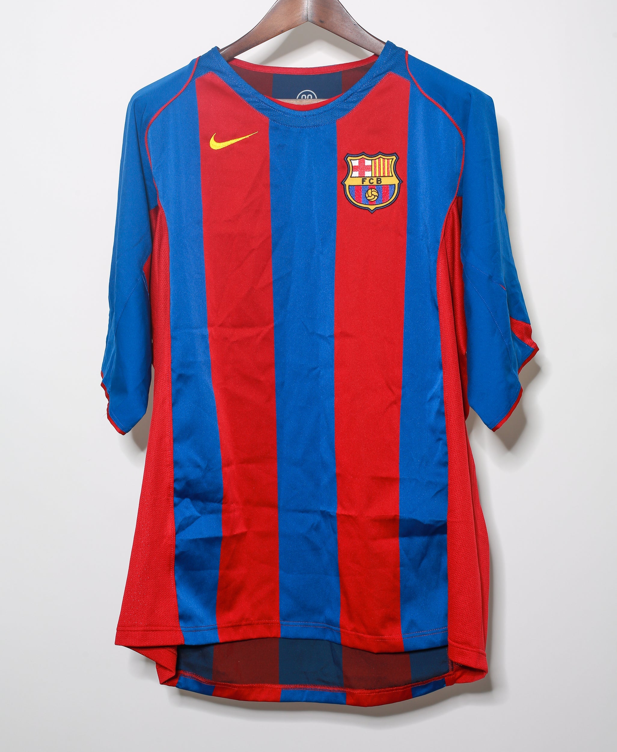 2004-05 Barcelona Ronaldinho Home Jersey - Authentic Football Shirt (2XL) - Perfect for Matchdays, Collecting & Fan Gifts