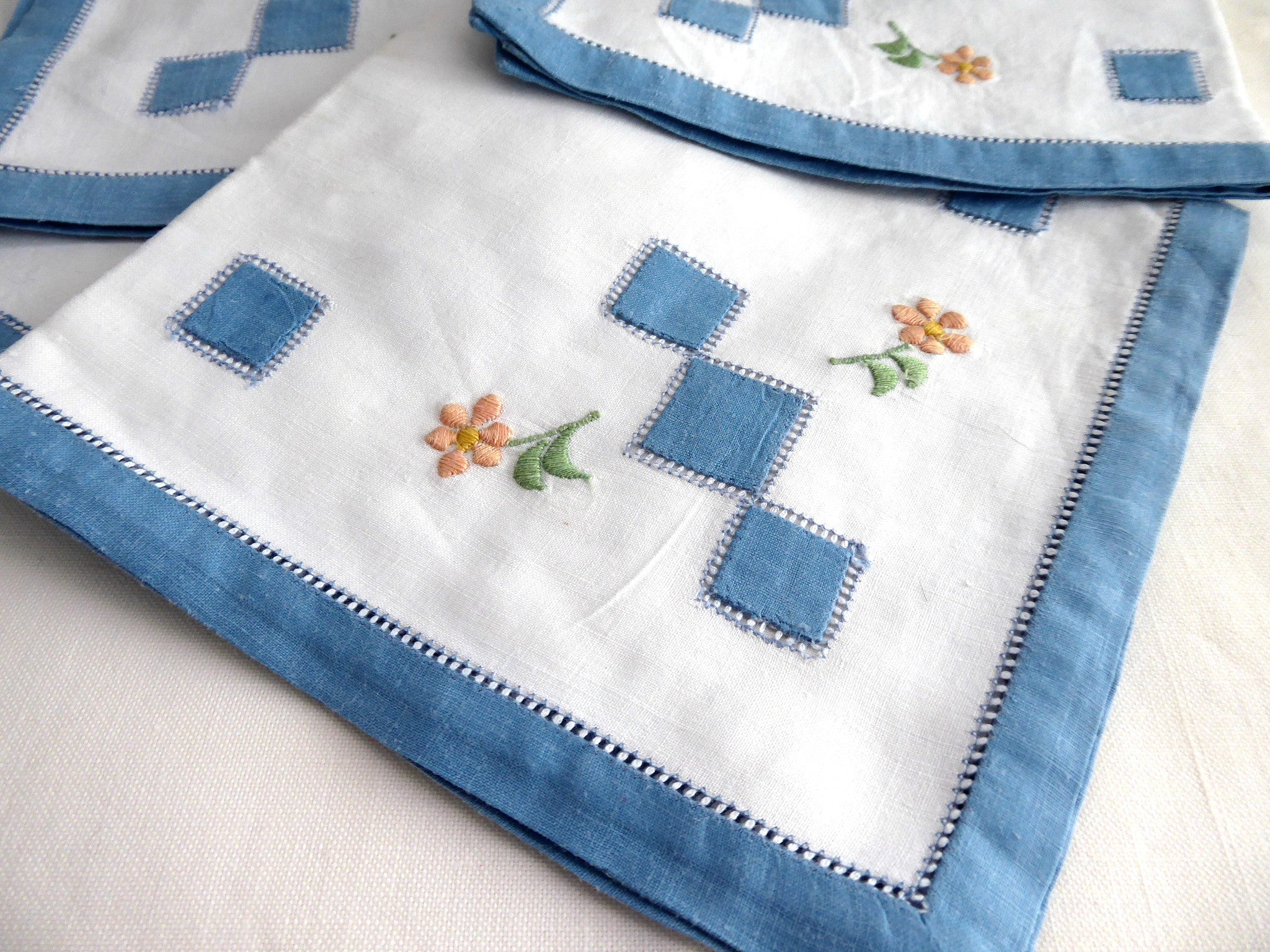Vintage 1940s Blue Border Linen Napkins Set of 4 - Embroidered & Appliqued Tea Party Cocktail Napkins - Perfect for Afternoon Tea, Bridal Showers & Vintage-Themed Events