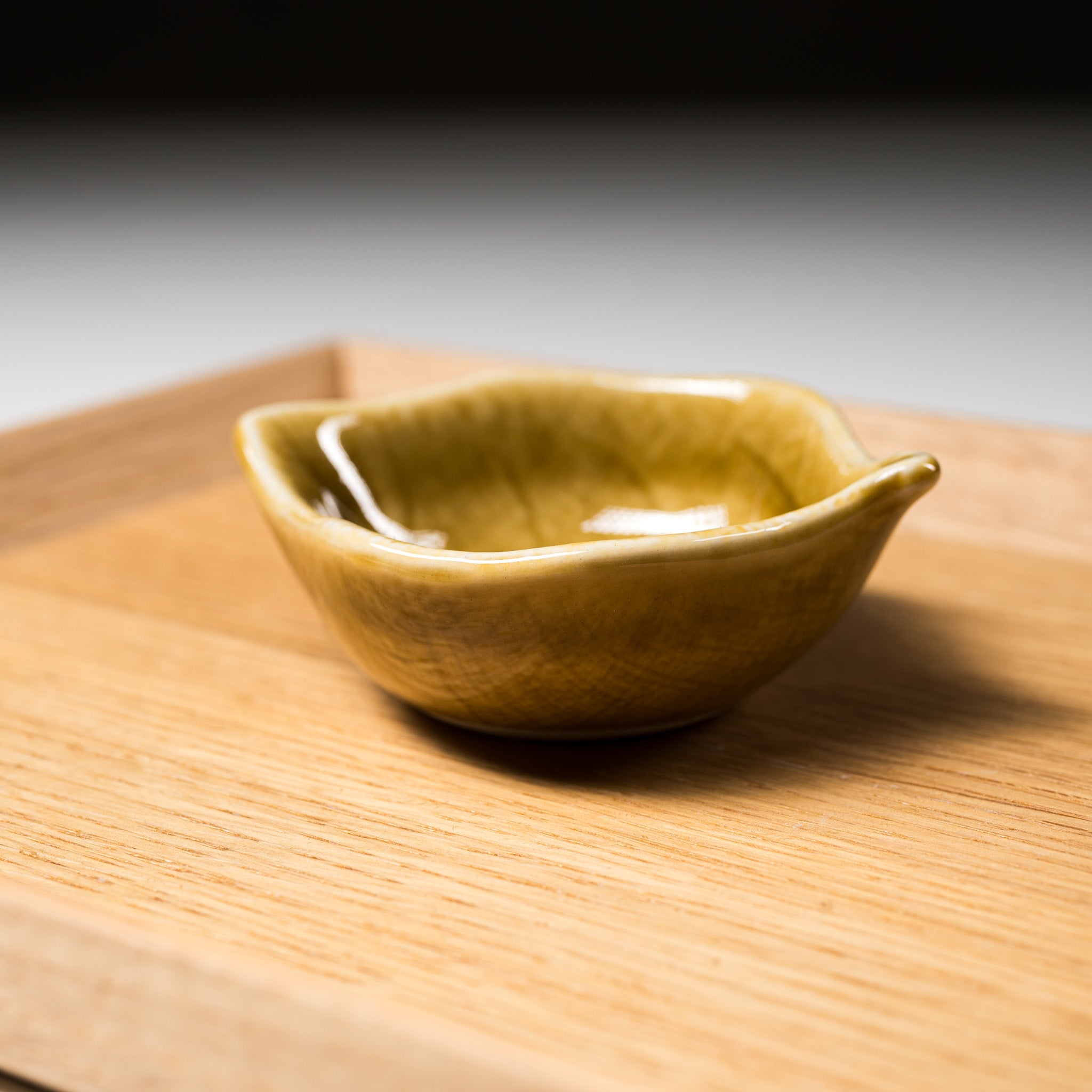Handmade Mino Ware Japanese Side Dish Bowl - Leaf Design in 2 Colors | Authentic Minoyaki Small Bowl for Sushi, Soy Sauce & Condiments | Perfect for Home Dining & Japanese Cuisine