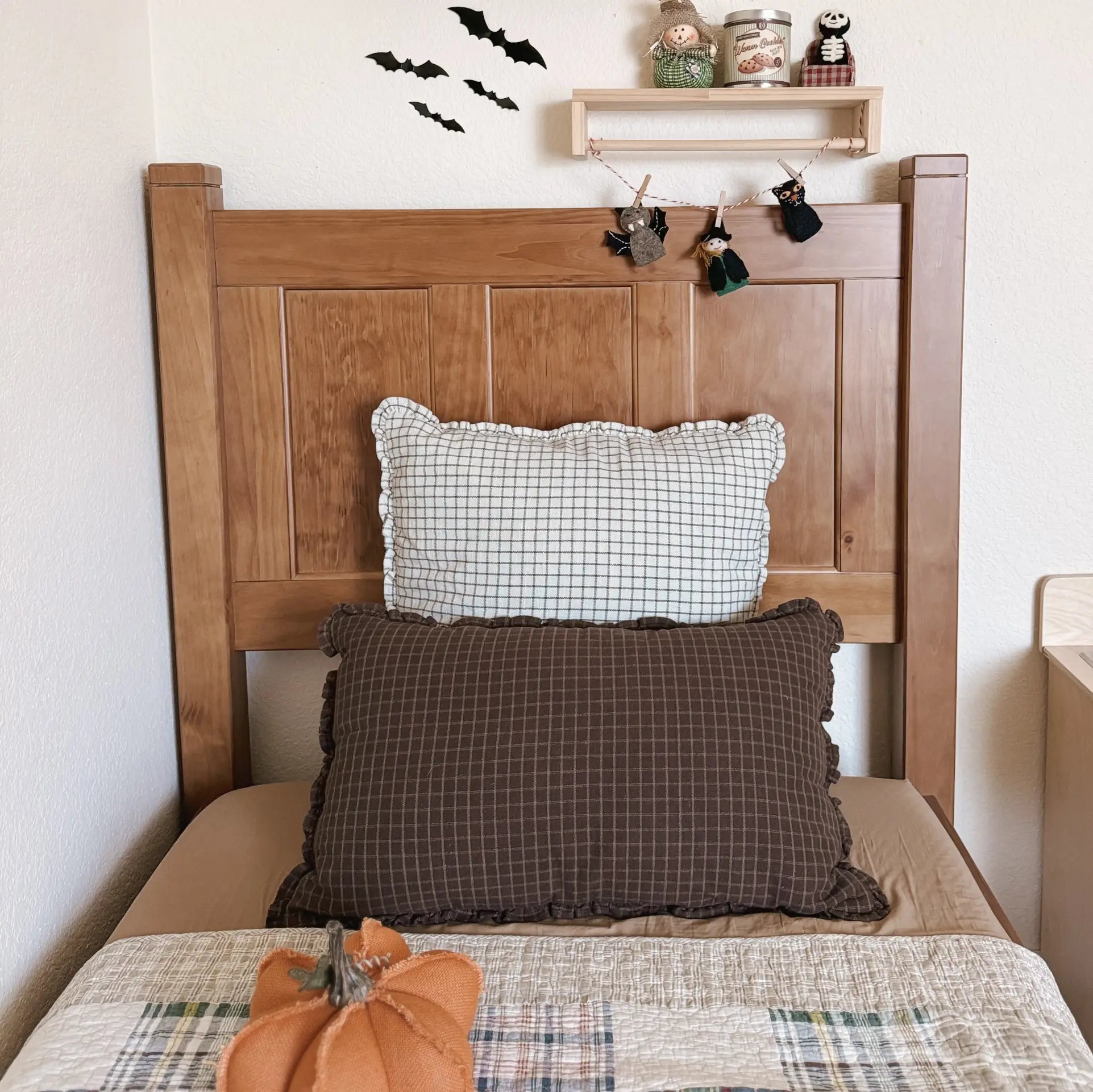 Shaker Panel Platform Bed Frame - Solid Wood Queen Size Bed with Storage, Modern Minimalist Design for Bedroom - Perfect for Small Spaces, Guest Rooms & Apartments