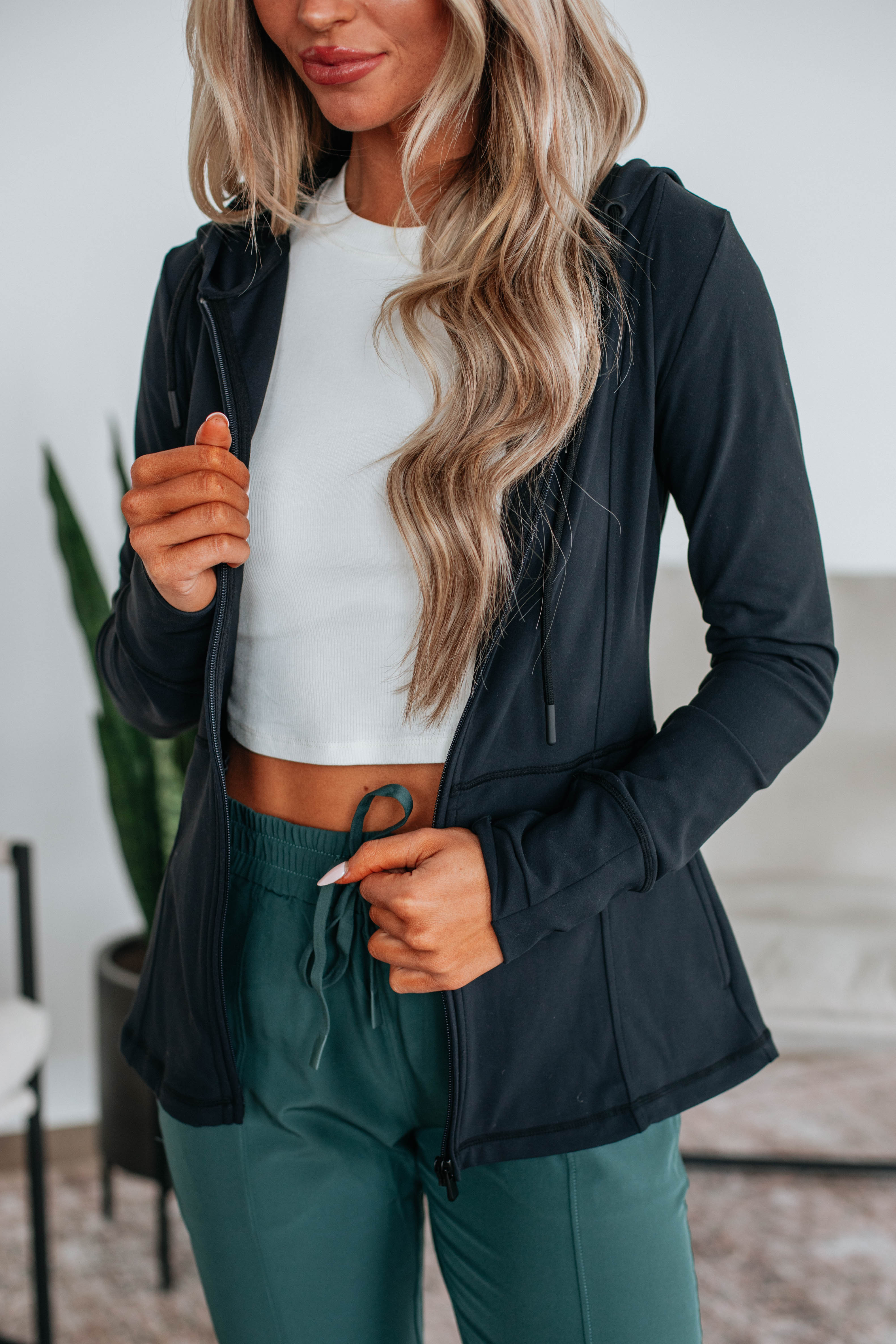 Premium Crystal Active Jacket for Women & Men - Lightweight, Breathable & Water-Resistant - Perfect for Running, Hiking & Outdoor Activities - Black