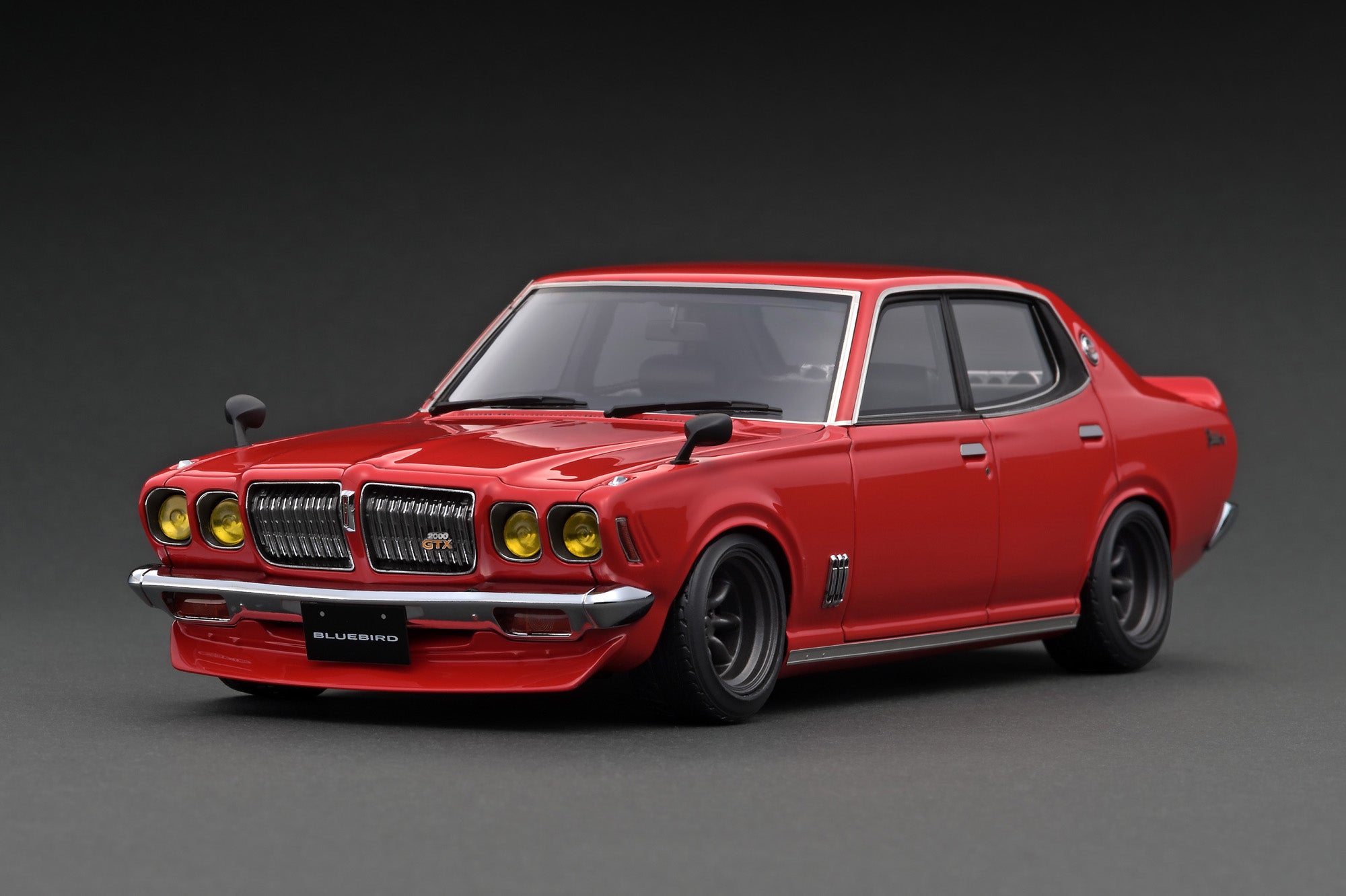 1:18 Scale Nissan Bluebird U 2000GTX (G610) Diecast Model Car - Red Collectible for Display, Gifts & Car Enthusiasts - Perfect for Home Office Decor, Showcase & Model Car Collections