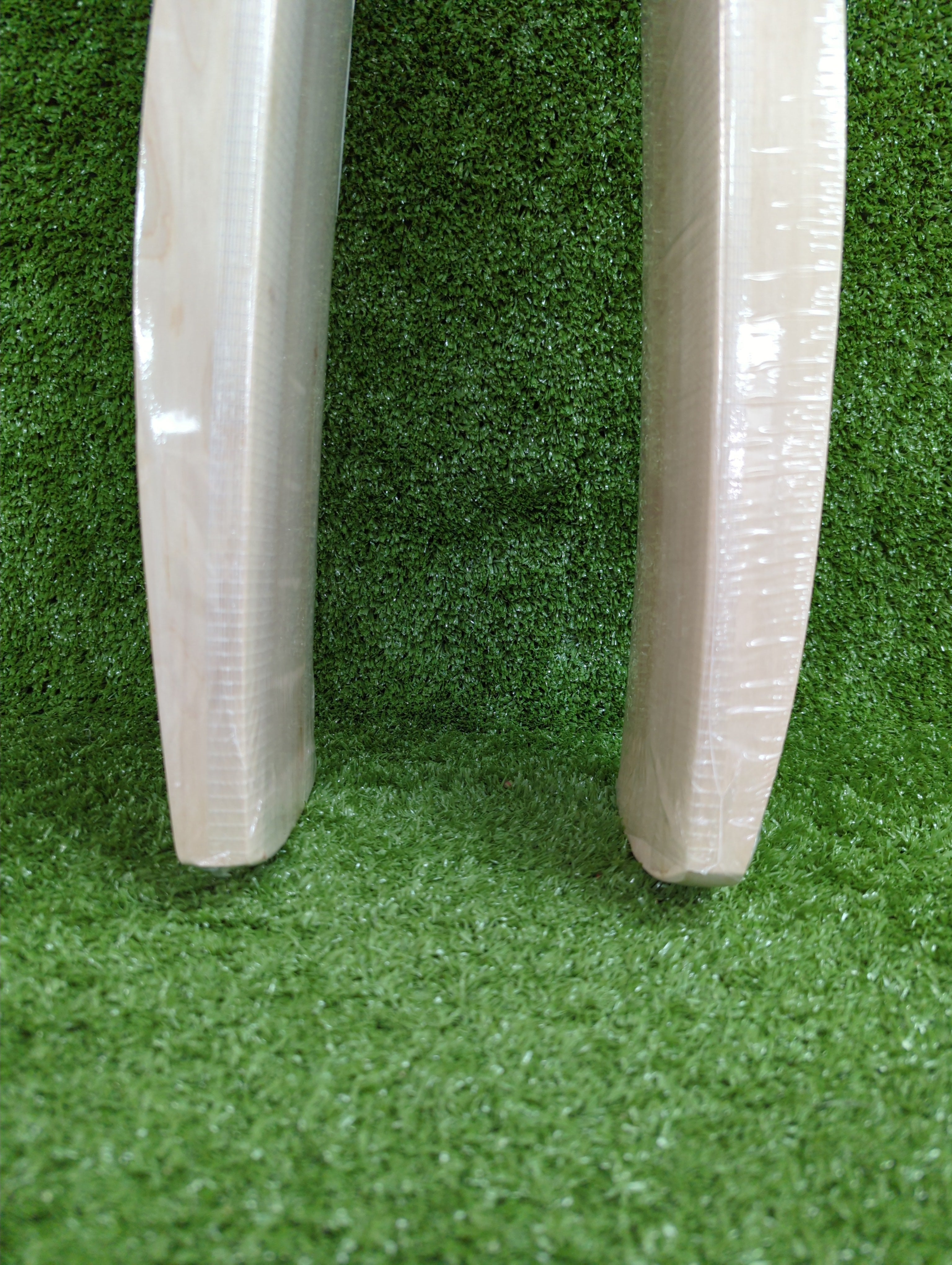 Premium SS Yuvi 20/20 Kashmir Willow Cricket Bat - Professional Grade Cricket Equipment for Practice & Matches - Perfect for Cricket Enthusiasts & Club Players