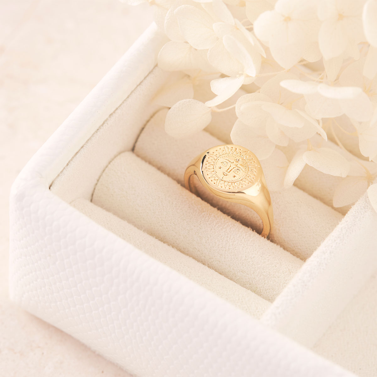 Sun Signet Gold Ring for Men & Women - Elegant Engraved Signet Ring for Everyday Wear, Gifts & Special Occasions