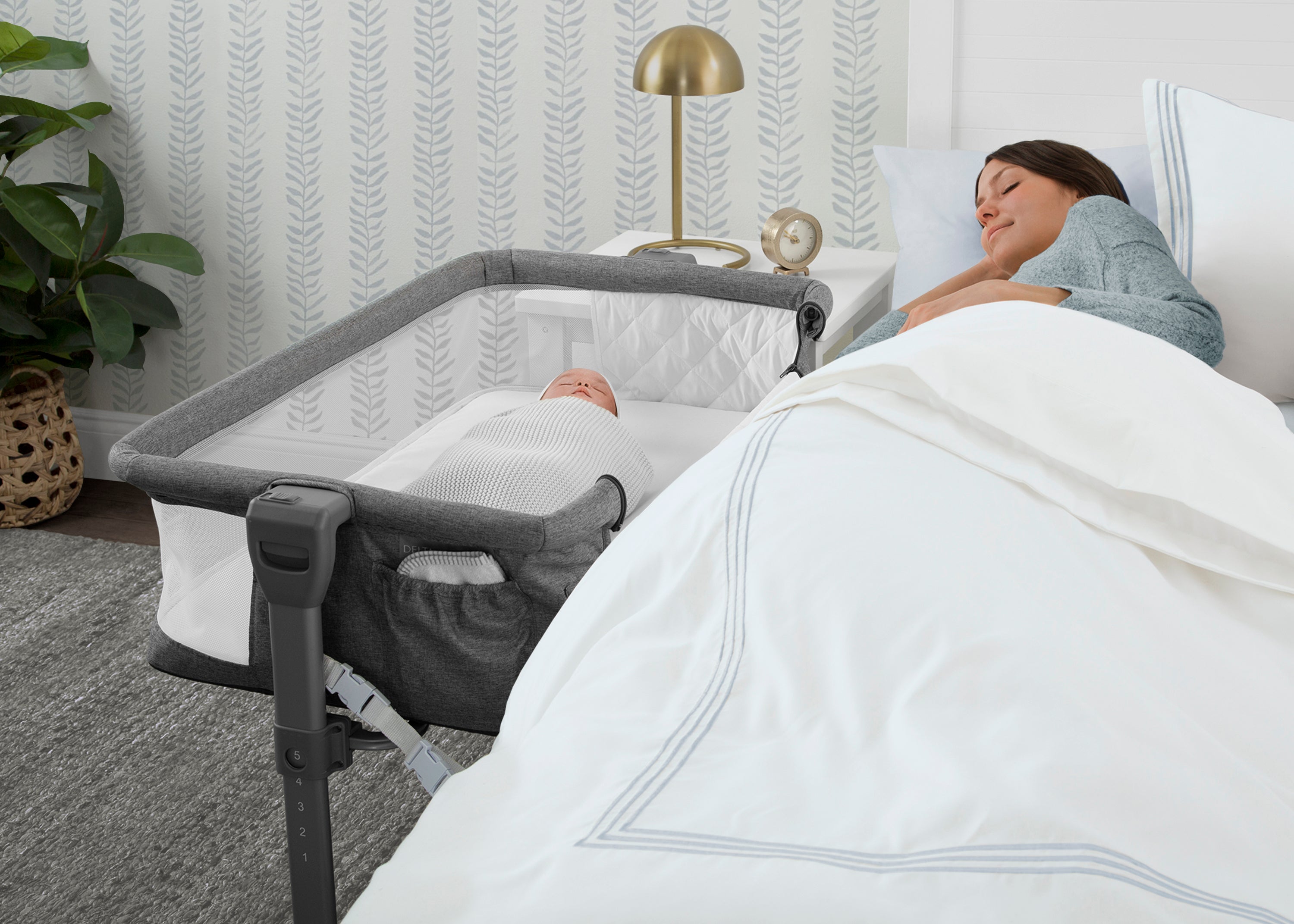 Close2Me Bedside Baby Bassinet - Portable Crib for Newborns & Infants - Adjustable Height Co-Sleeper for Safe Sleeping - Perfect for Nursery, Bedroom & Travel