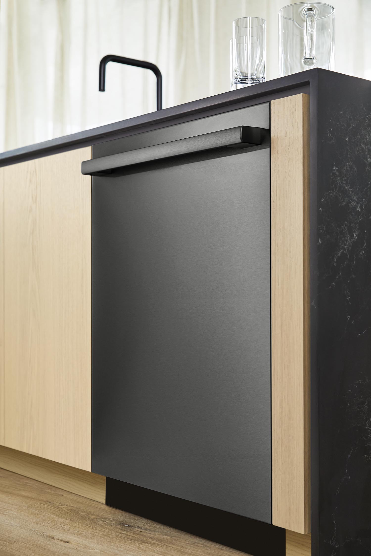 Bosch SHX5AEM4N 24-Inch Black Stainless Steel Smart Dishwasher with Anti-Fingerprint Finish, Home Connect & Third Rack - Perfect for Modern Kitchens and Busy Families