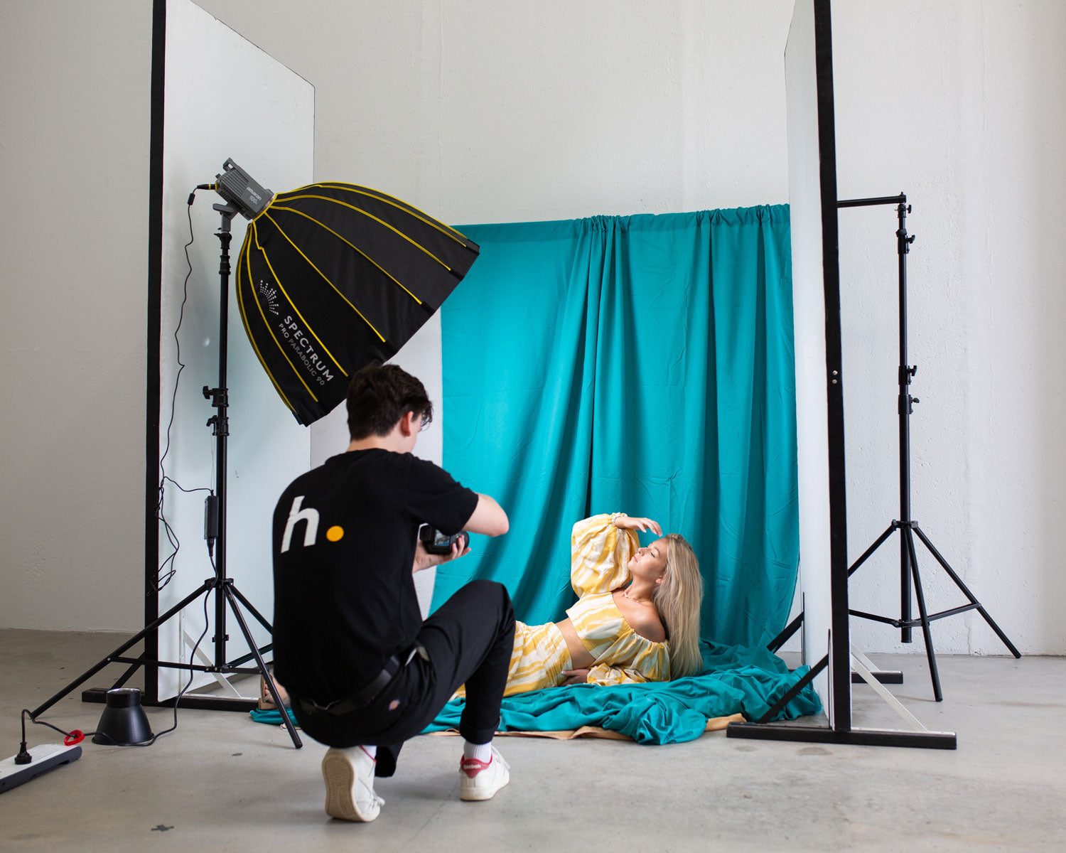 Aputure Amaran 100D Daylight LED Light - Professional Studio Lighting for Photography & Videography - Perfect for YouTube, TikTok, and Film Production
