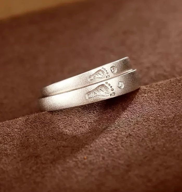 Solid Gold Footprint Ring - Dainty & Elegant Jewelry for Women, Perfect for Anniversary, Wedding, or Valentine's Day Gift - Ideal for Romantic Occasions and Special Moments