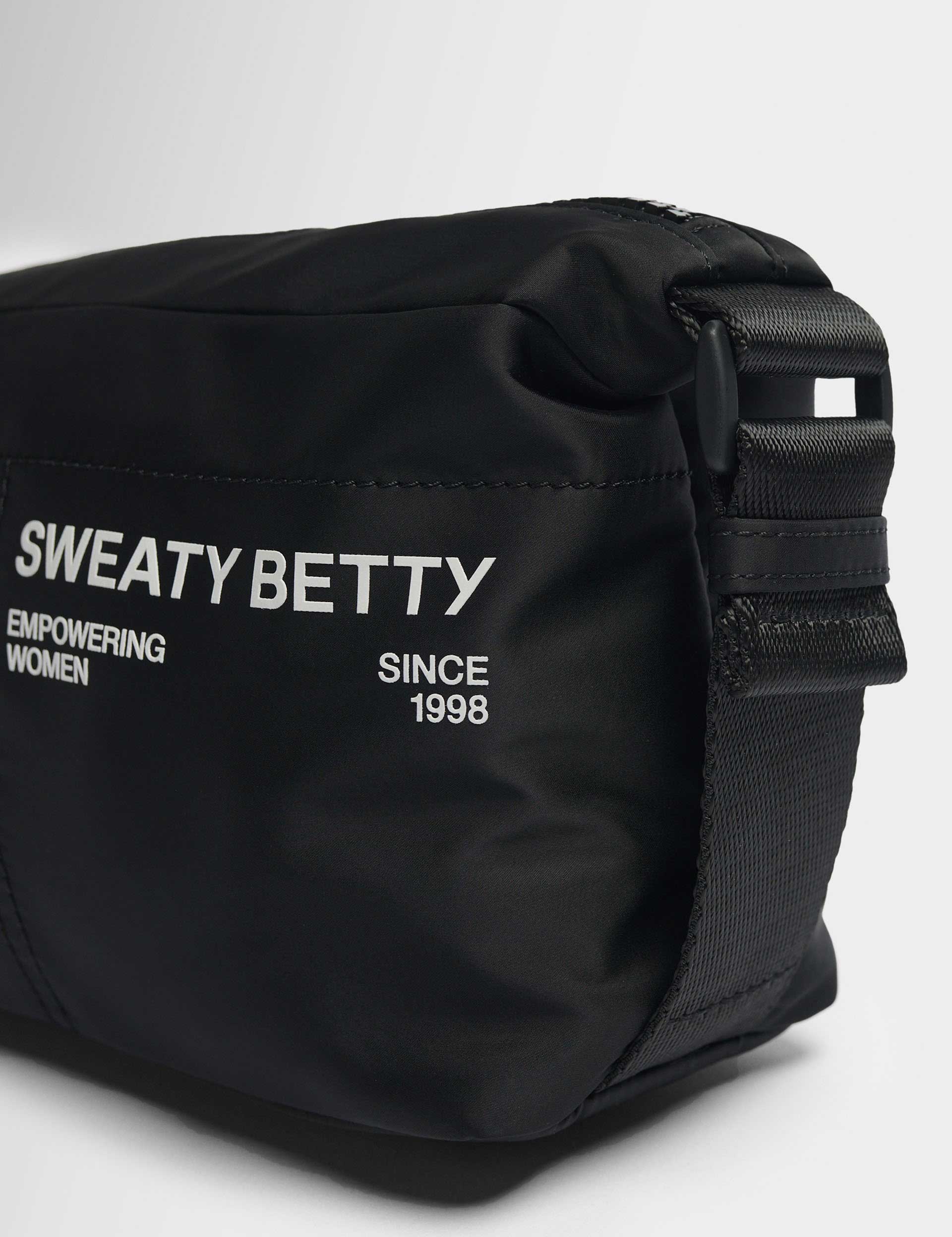 Strive Premium Black Travel Wash Bag - Durable Waterproof Toiletry Organizer for Men & Women | Ideal for Gym, Camping, Business Trips & Vacation Packing