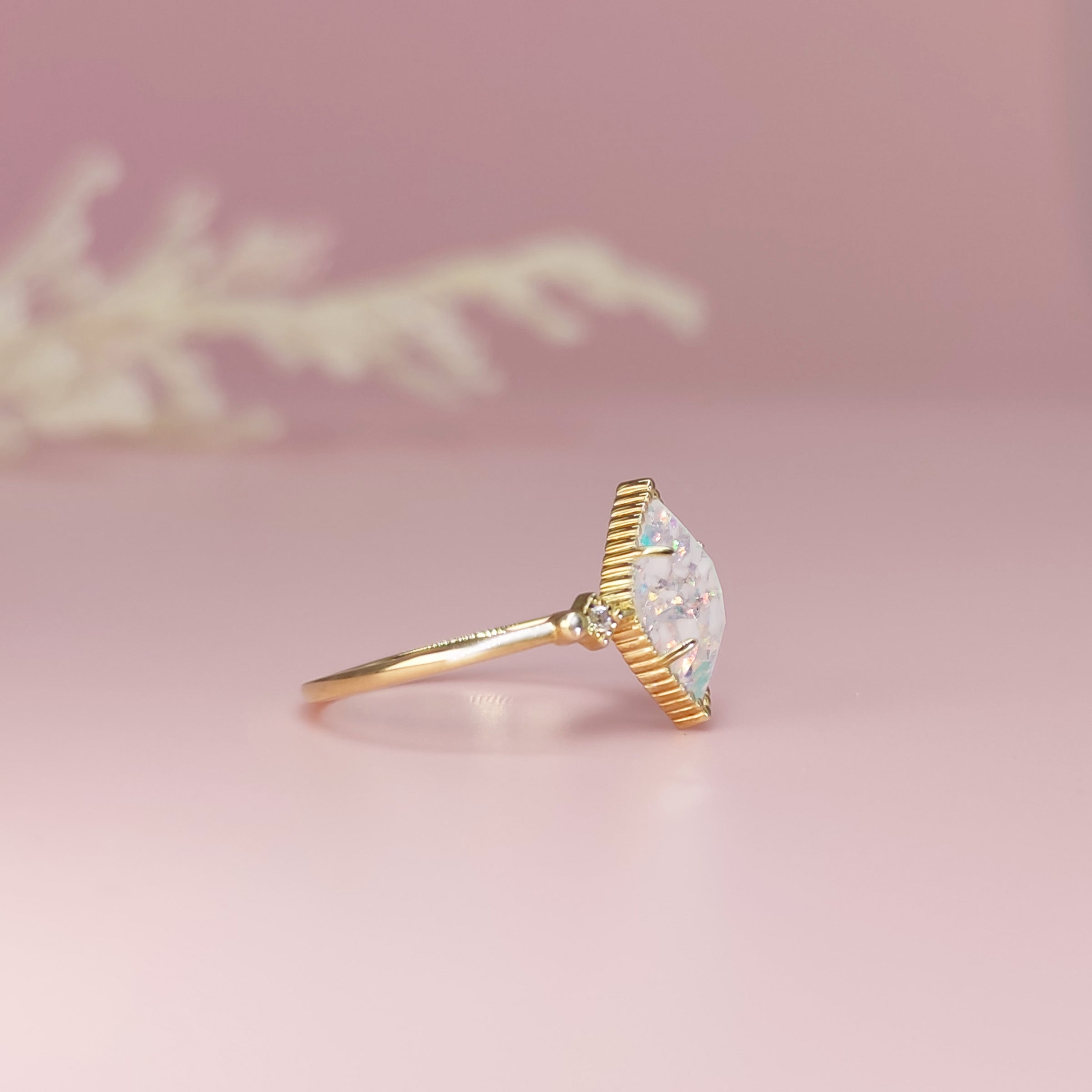 Serenity Tribute Ashes Ring - Memorial Jewelry for Loved Ones - Cremation Keepsake Ring - Perfect for Remembrance, Funeral & Memorial Services