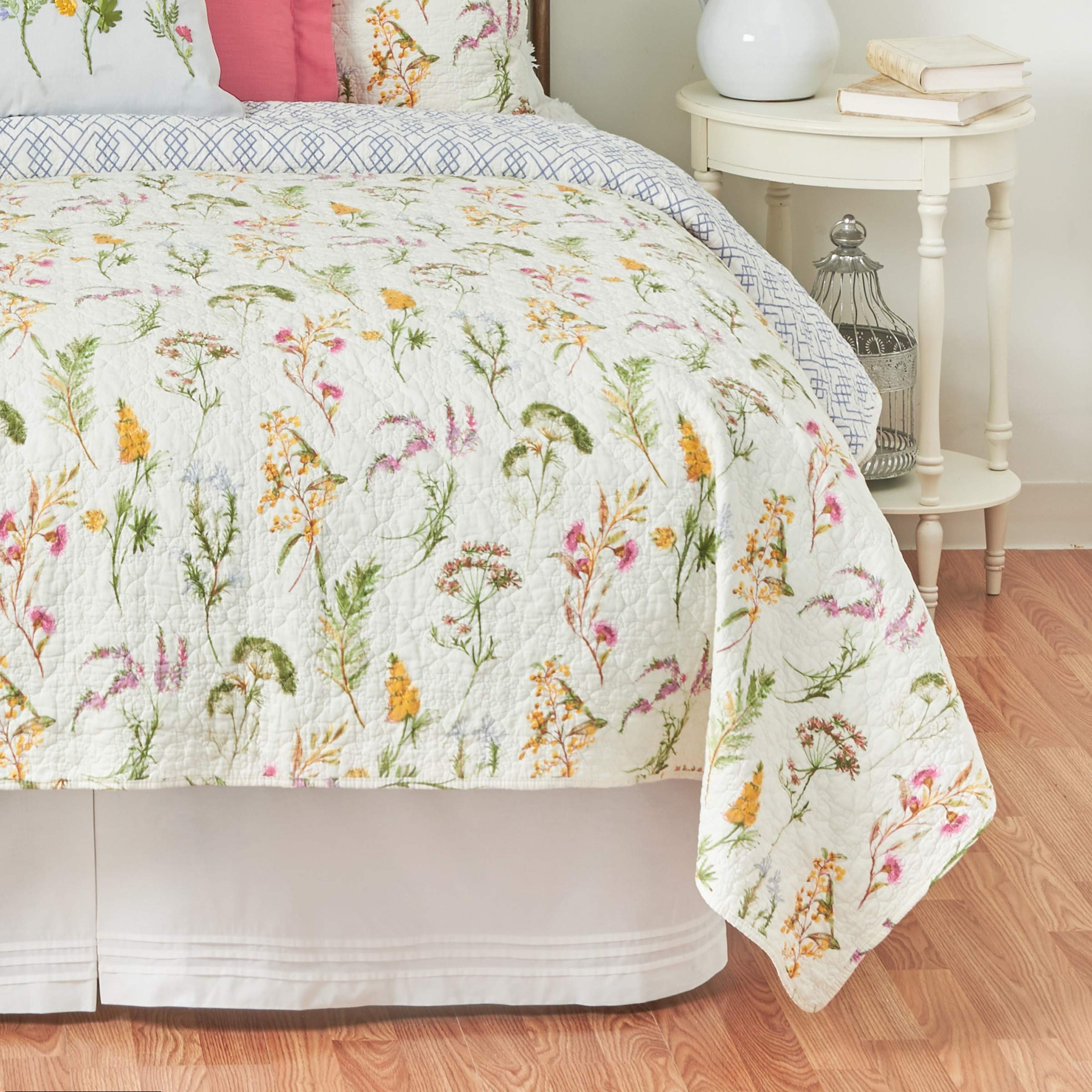 C&F Home Genevieve Floral King Cotton Quilt Set - Reversible 3-Piece Bedding with Spring Flower Garden Design, Machine Washable, White - Perfect for Master Bedroom, Guest Room & Cozy Home Decor