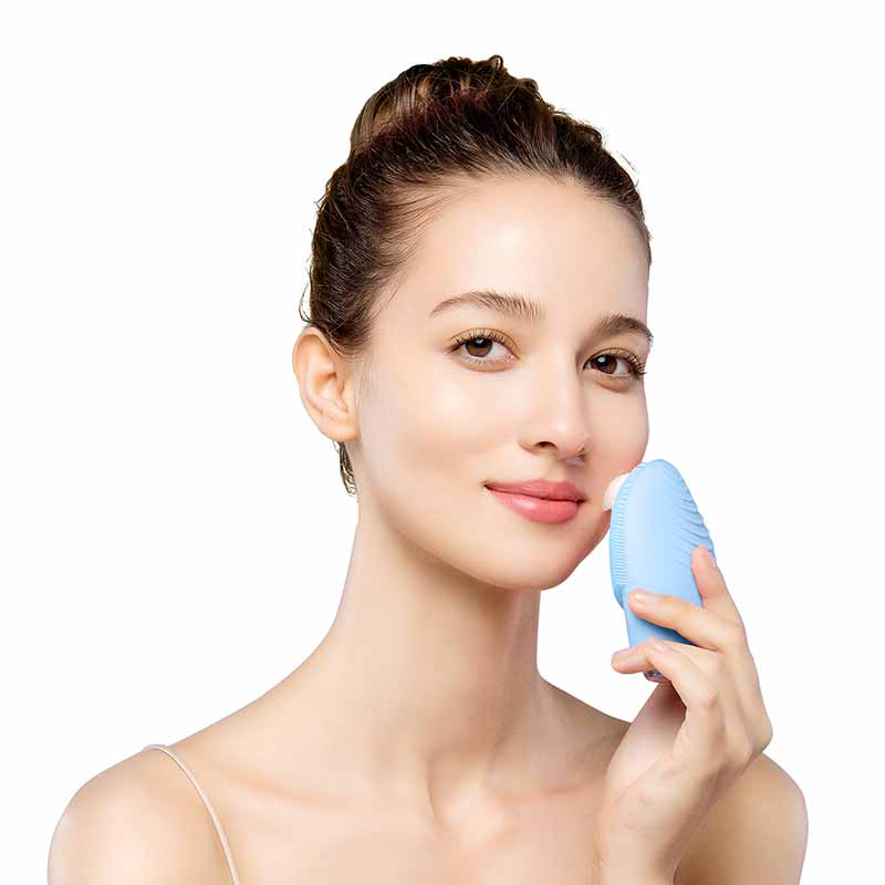 Foreo LUNA 3 Facial Cleansing Brush for Combination Skin - Deep Cleansing & Anti-Aging | Perfect for Daily Skincare Routine & Travel