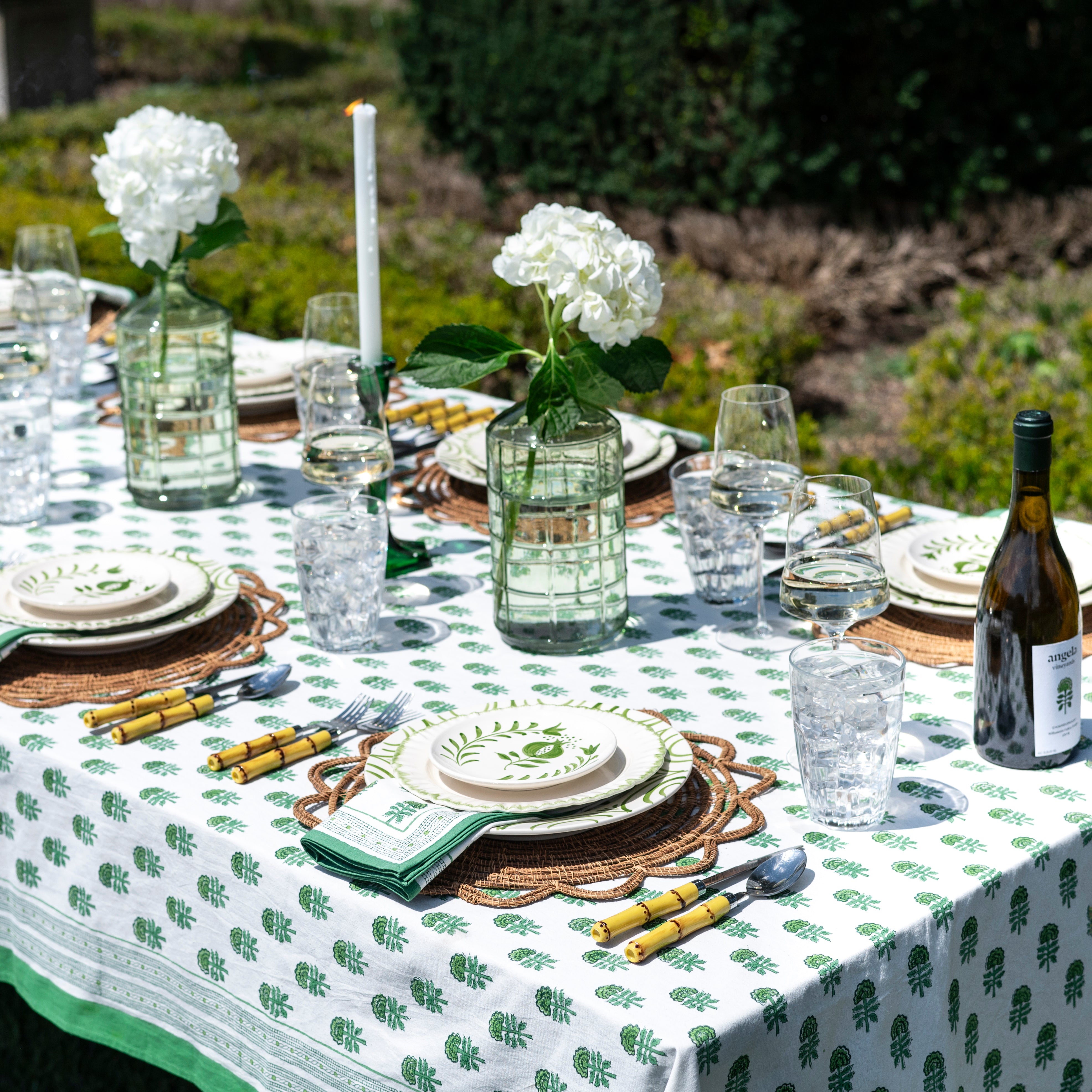 Premium Chardonnay Tablecloth - Elegant Rectangular Linen Table Cover for Dining, Parties & Special Occasions - Washable & Wrinkle-Resistant - Perfect for Weddings, Holidays & Home Decor