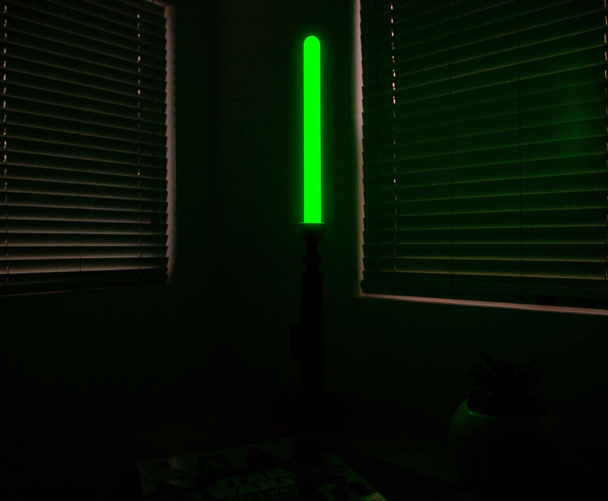 STAR WARS Luke Skywalker Green Lightsaber 23-Inch LED Desktop Mood Light - Nightstand Table Lamp for Bedroom, Office, Kids Playroom - Perfect for Star Wars Fans, Home Decor, and Collectible Gifts | Great for Movie Nights, Gaming Setup, and Themed Room Decor