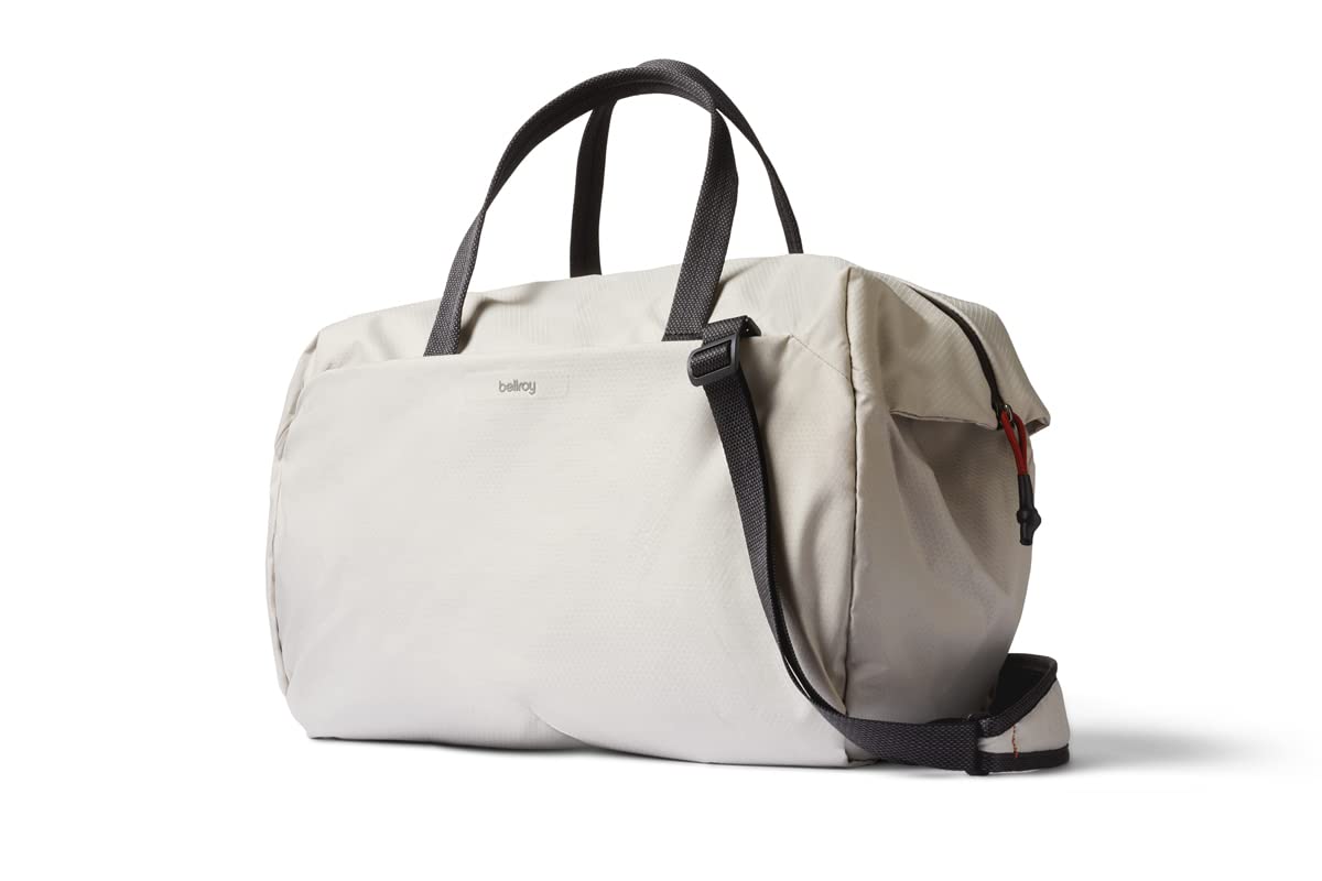 Bellroy Lite Duffel - Lightweight Technical Duffel Bag for Travel & Gym - Water-Resistant Carry-On Duffel with Multiple Pockets - Perfect for Weekend Trips, Workouts & Outdoor Adventures (Chalk)