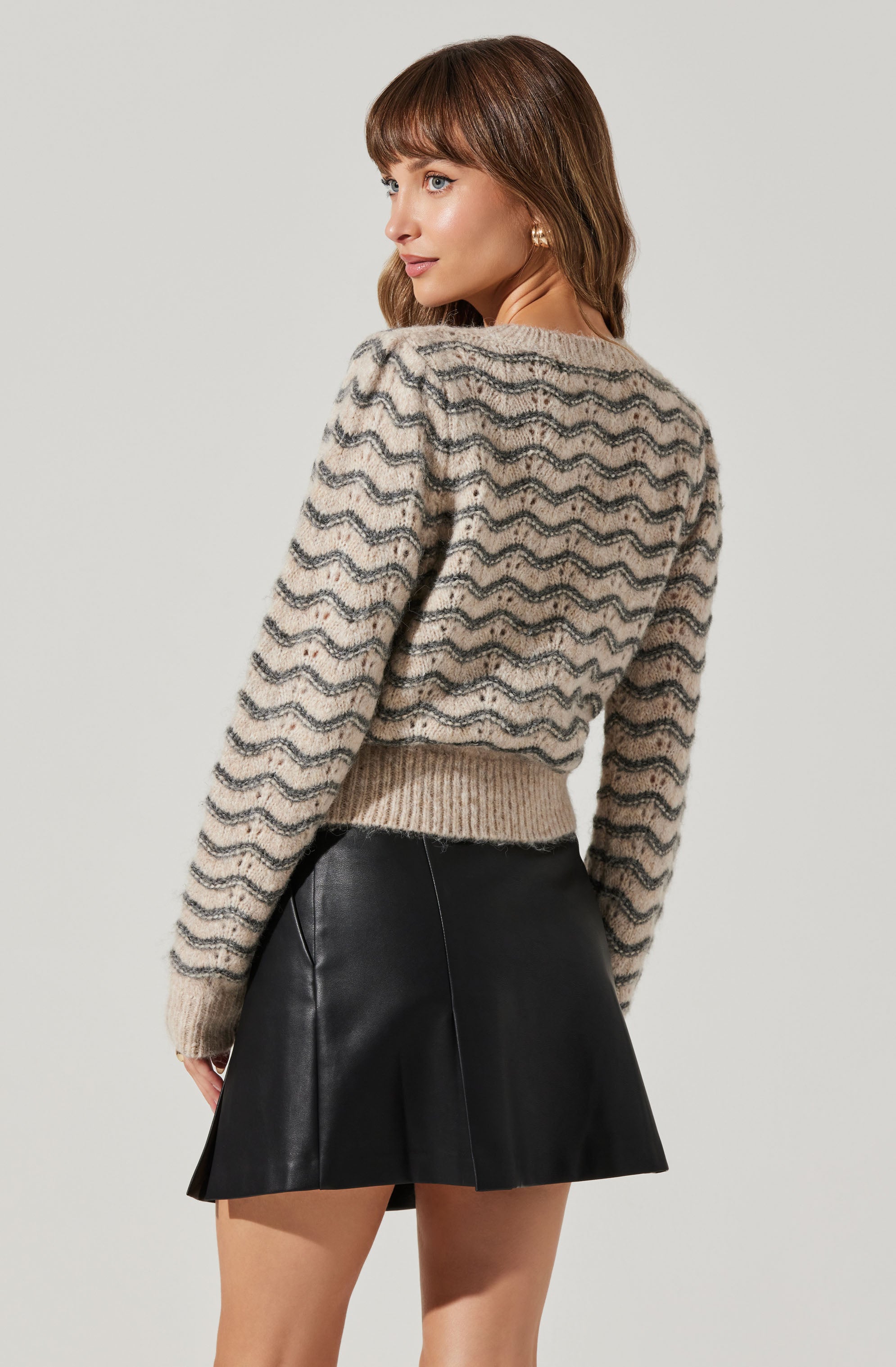 Jaylani Women's Wavy Striped Knit Sweater - Cozy Oversized Pullover for Fall & Winter | Perfect for Casual Outfits, Date Nights and Office Wear