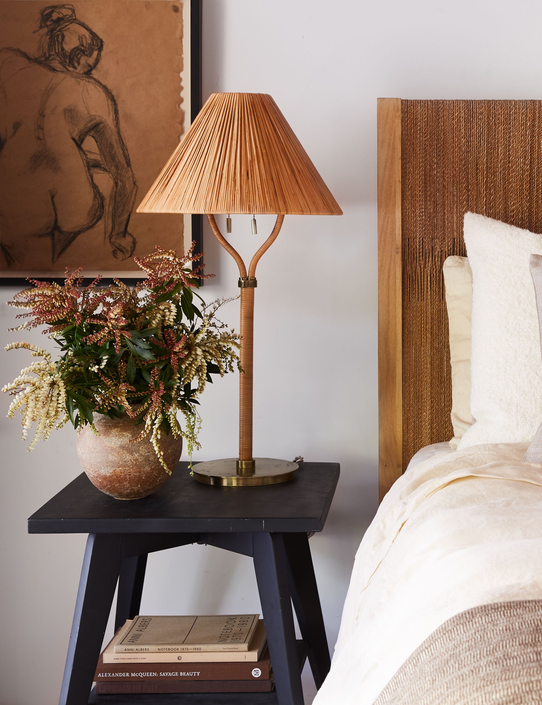 Besson Modern Table Lamp - Stylish LED Desk Light for Bedroom, Living Room & Office - Perfect for Reading, Working & Decor