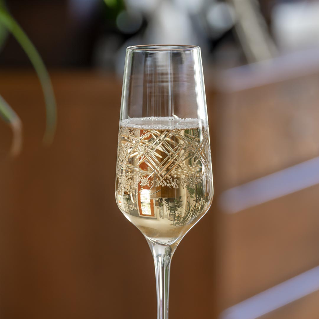 Premium Argyle 5.75oz Champagne Flutes - Set of 4 Crystal Clear Glassware for Weddings, Parties & Celebrations - Elegant Drinkware for Sparkling Wine & Cocktails