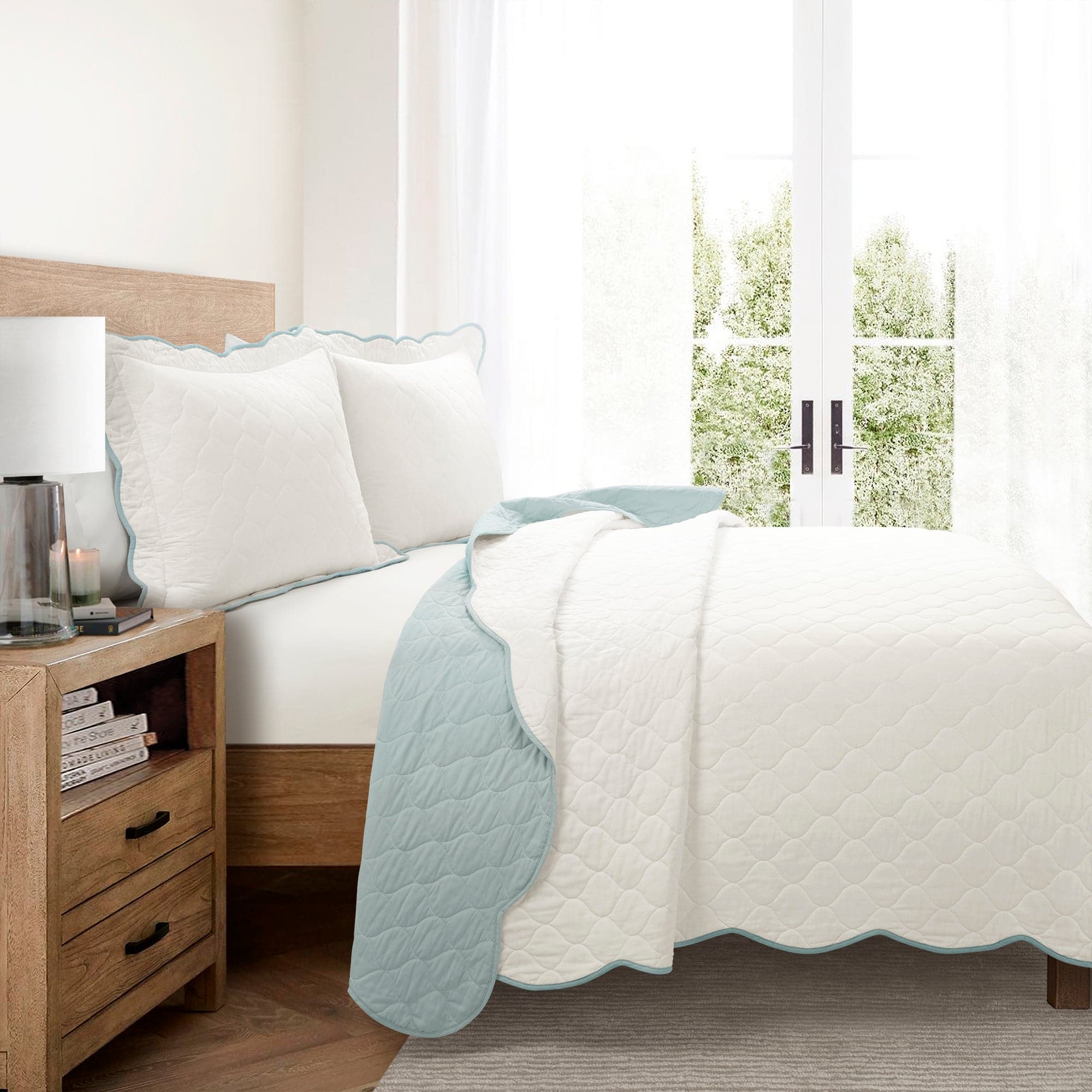 Coastal Chic Scalloped Edge Reversible Quilt 3-Piece Bedding Set | Soft & Breathable Comforter with Duvet Cover & Shams | Perfect for Beach House, Guest Room & Coastal Decor