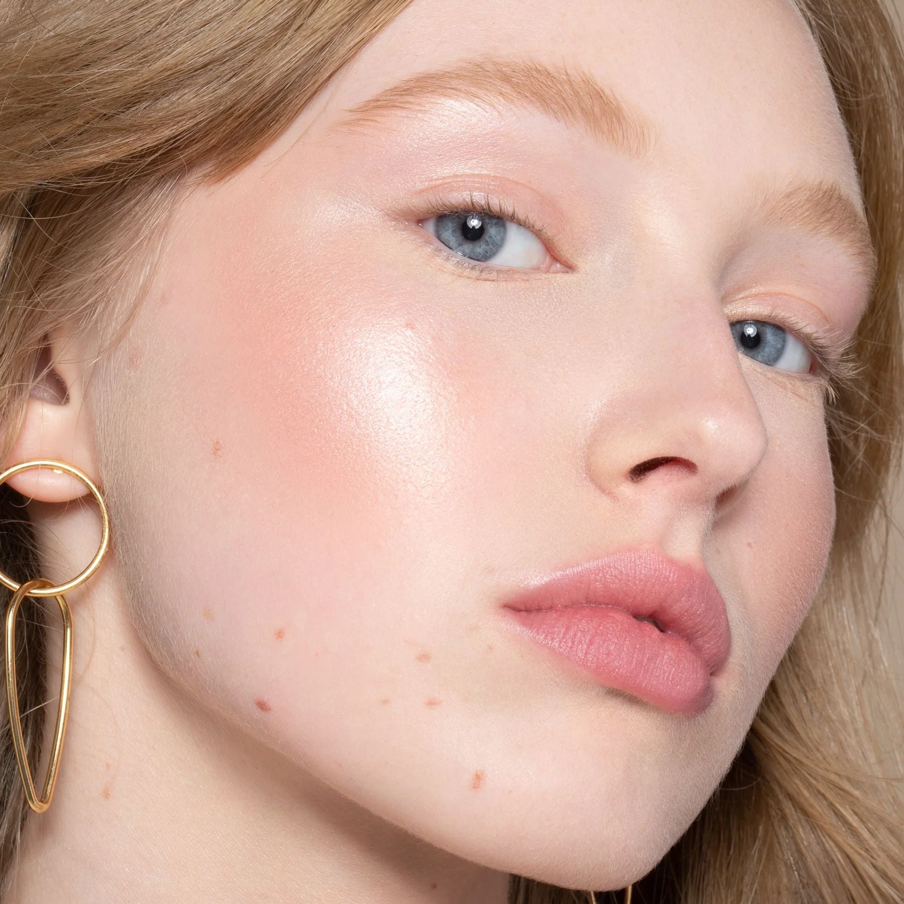 Liquid Light Serum Highlighter - Illuminating Face Makeup for Glowing Skin | Perfect for Day & Night Wear, Photo Shoots & Special Occasions