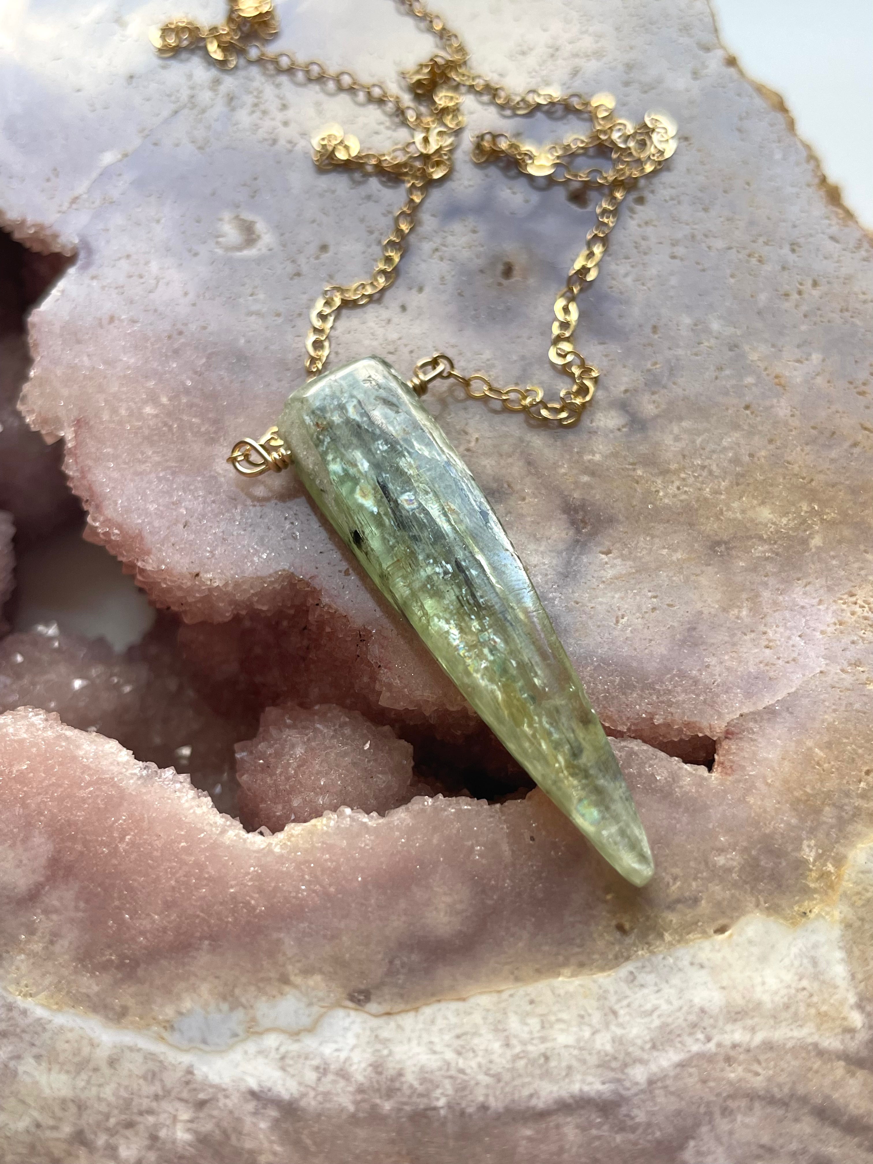 Natural Green Kyanite Pendant Necklace for Women - Healing Crystal Jewelry for Chakra Balancing & Energy Cleansing | Perfect for Meditation, Yoga & Spiritual Gifts