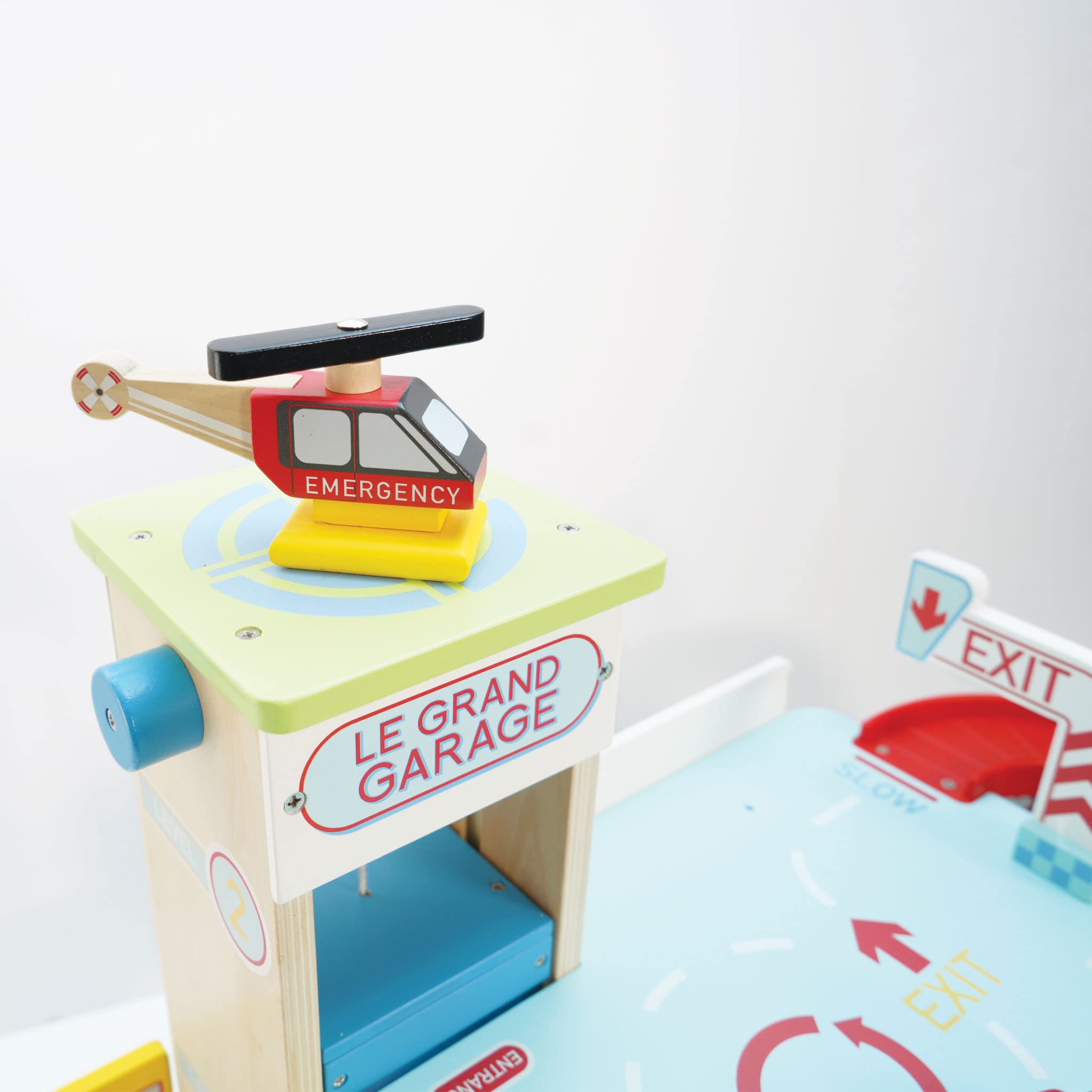 Le Toy Van Motors, Planes & Garages - Le Grande Garage Wooden Toy Set for Kids | Pretend Play, Vehicle Storage & Imaginative Playtime