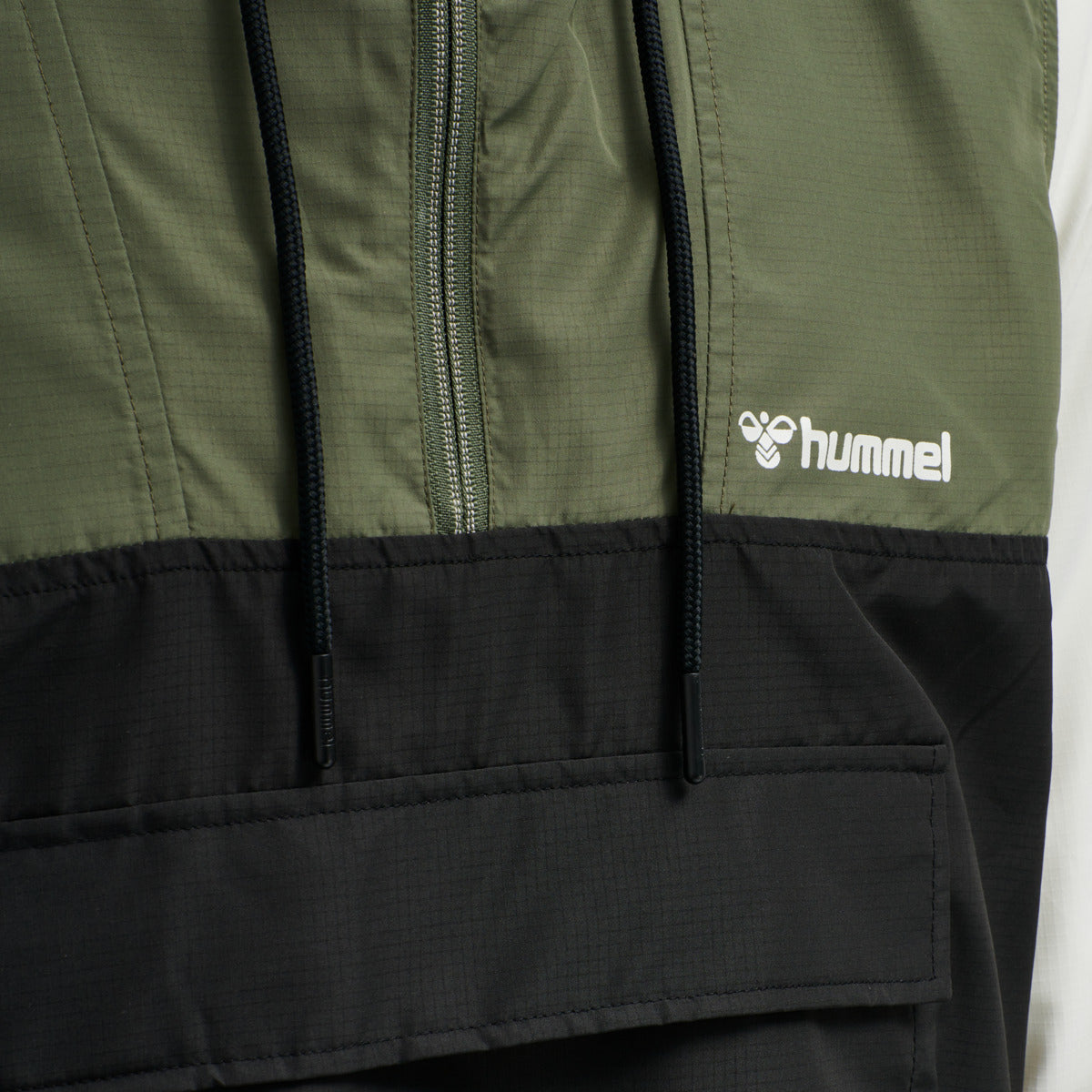 Hummel hmlATON Half Zip Jacket for Men & Women - Lightweight Fleece Pullover with Beetle Design - Perfect for Outdoor Activities, Hiking & Casual Wear